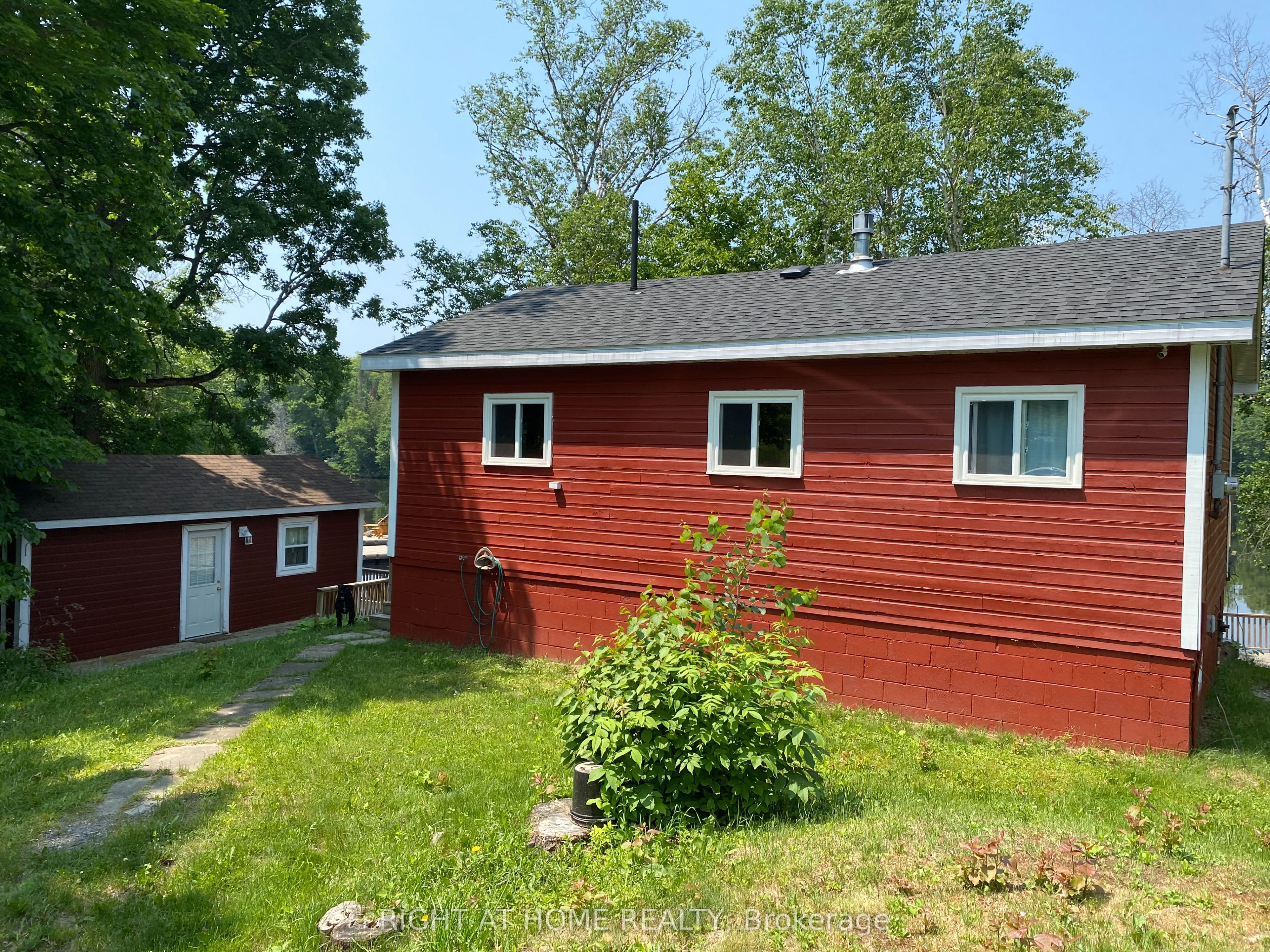 104 Lakeside Drive Property Photo 1