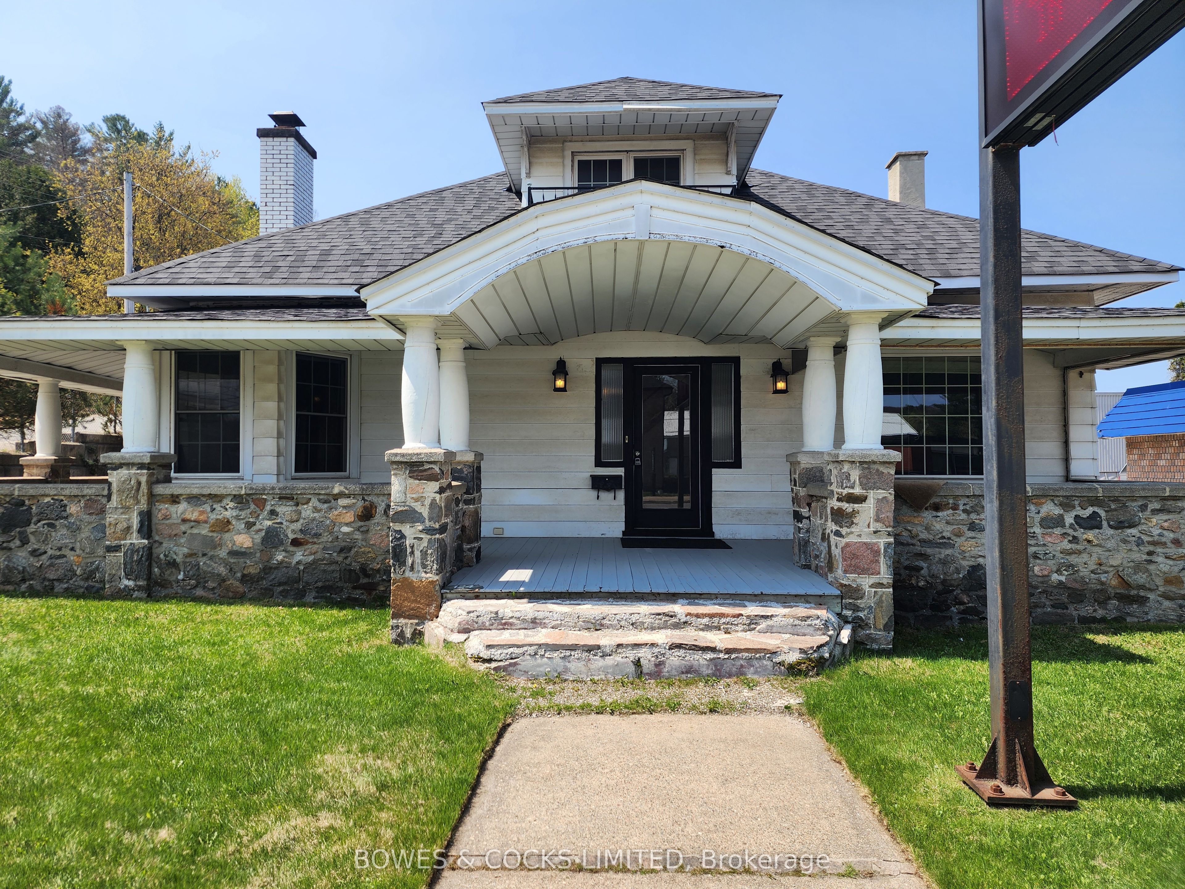 124 Maple Ave Property Photo