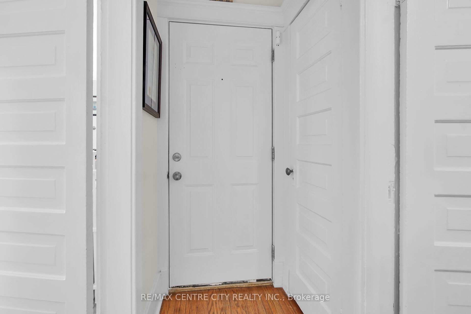 922 Queens Ave Property Photo 6