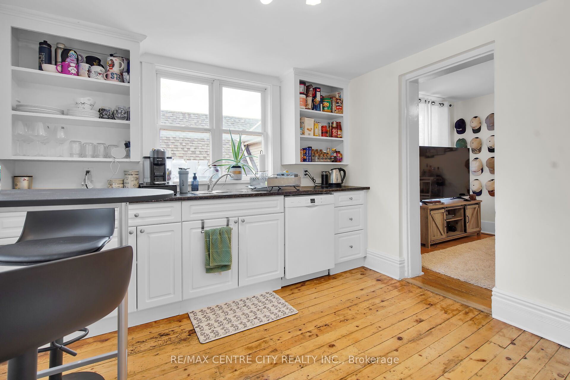 922 Queens Ave Property Photo 10