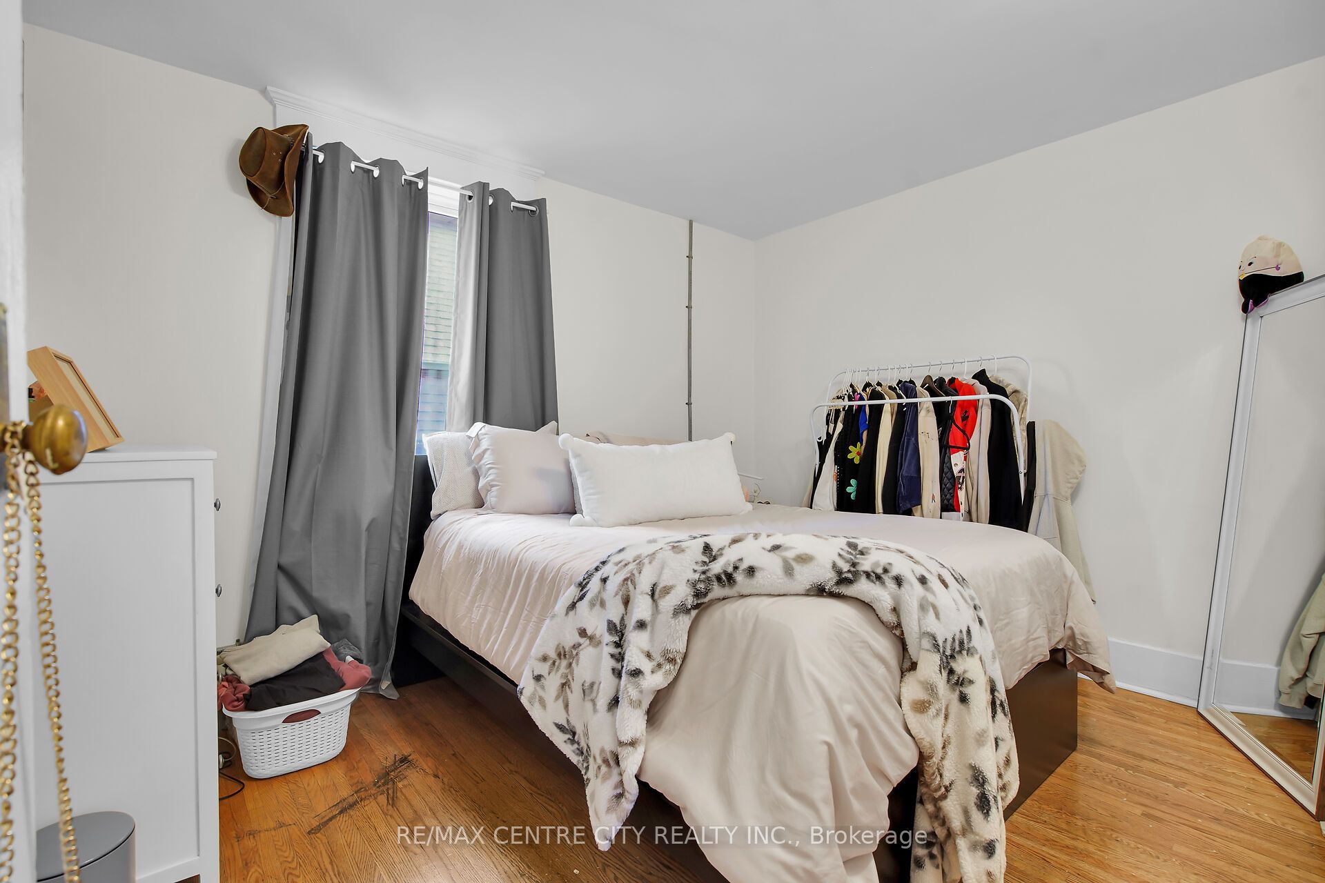922 Queens Ave Property Photo 13