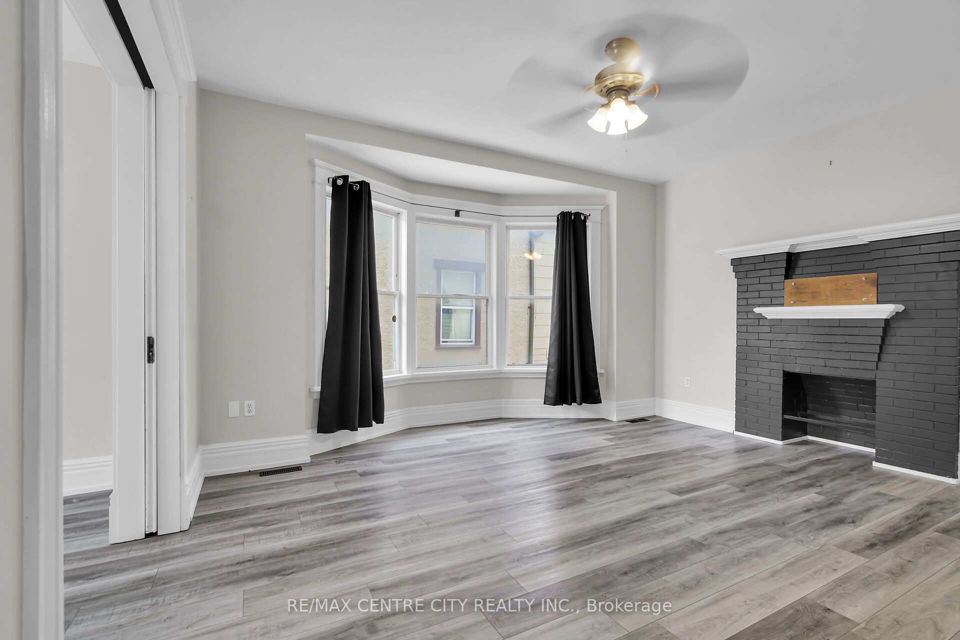 922 Queens Ave Property Photo 18