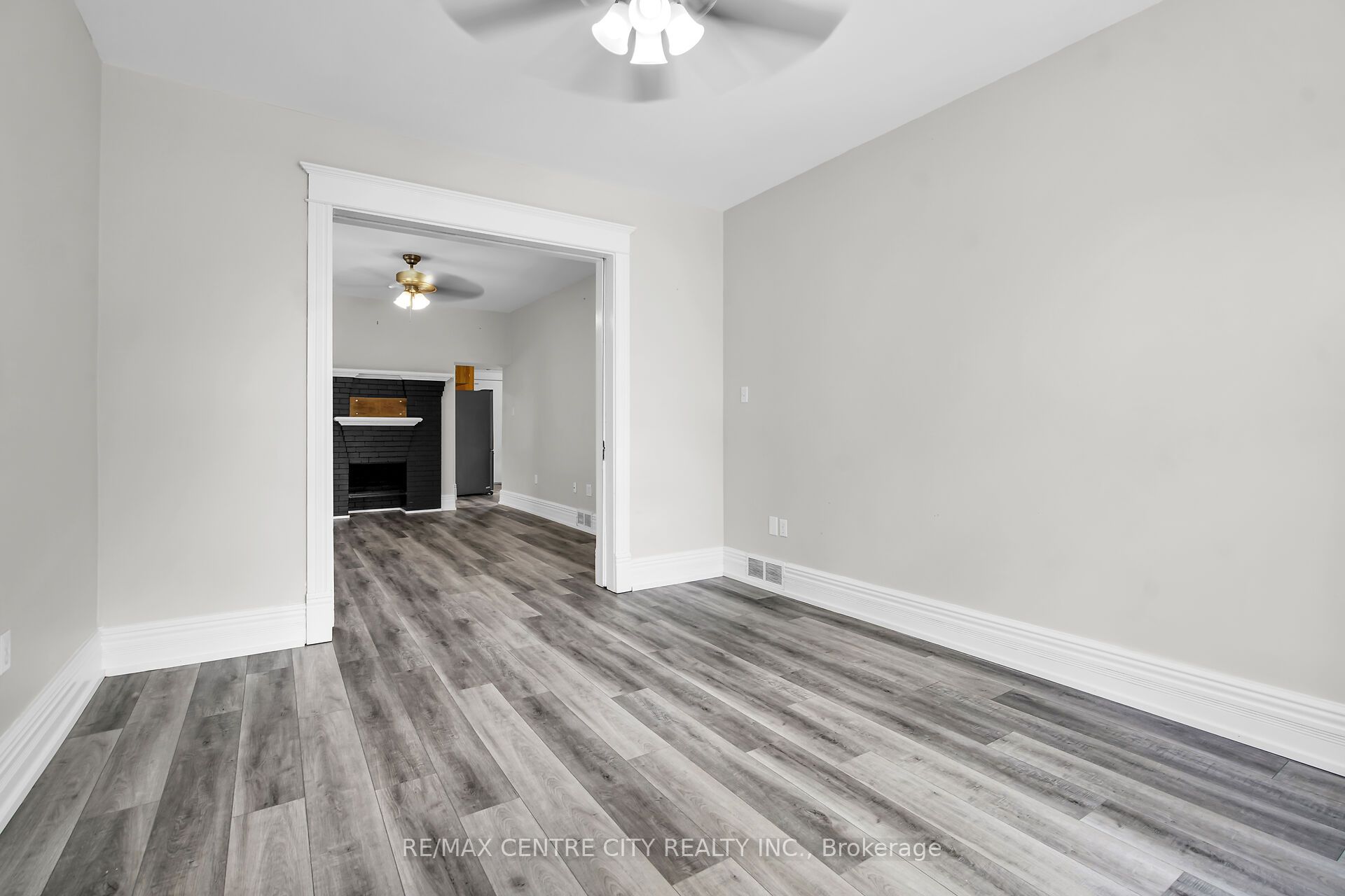 922 Queens Ave Property Photo 23