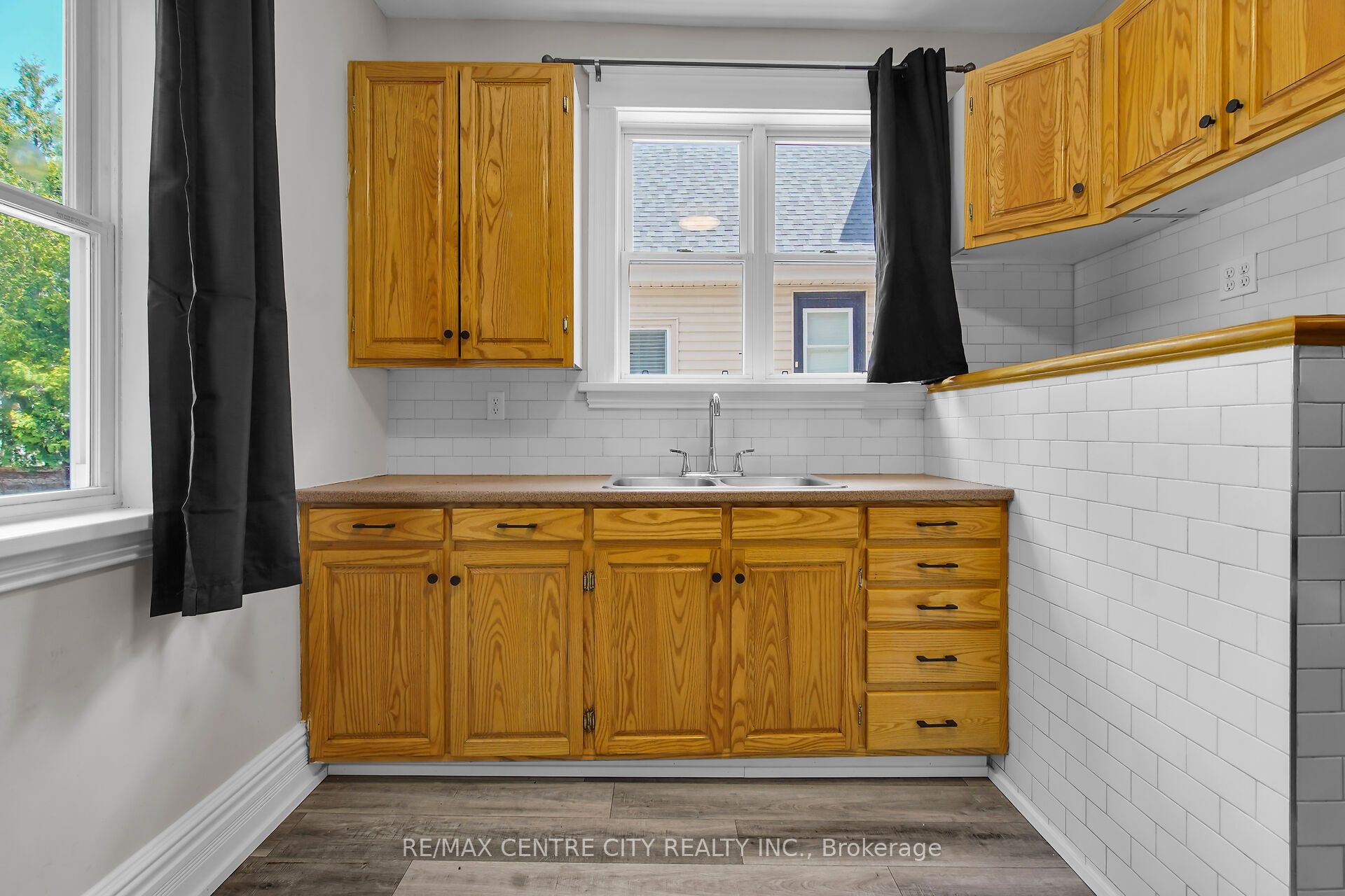 922 Queens Ave Property Photo 25