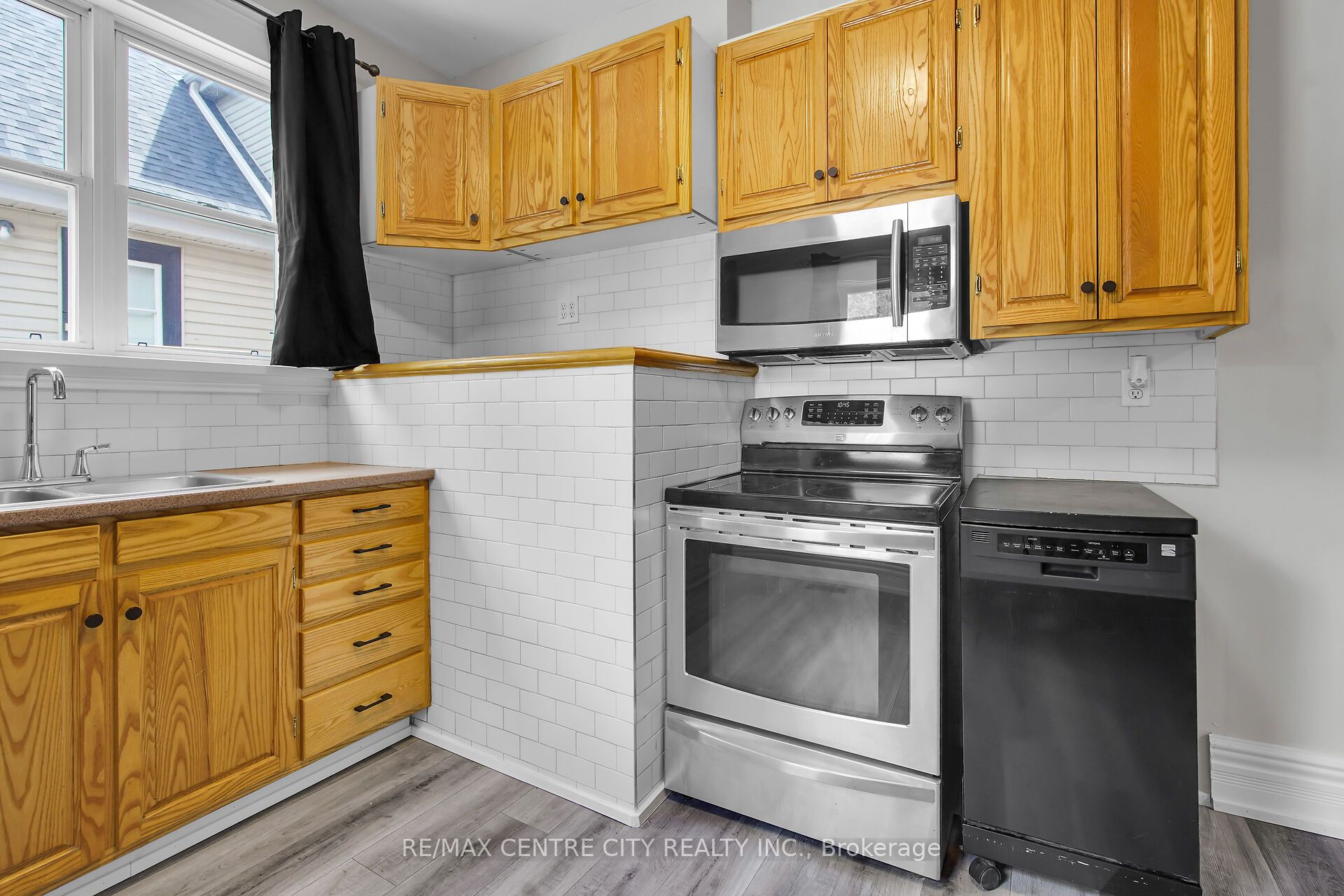 922 Queens Ave Property Photo 26