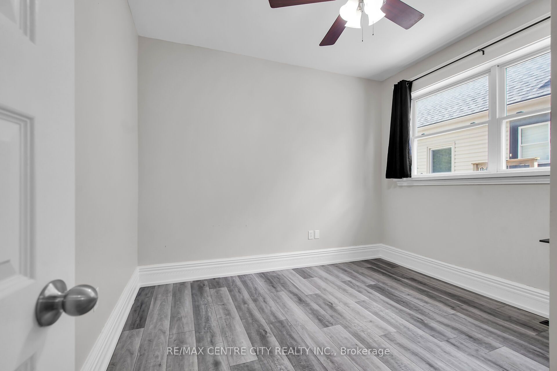 922 Queens Ave Property Photo 28