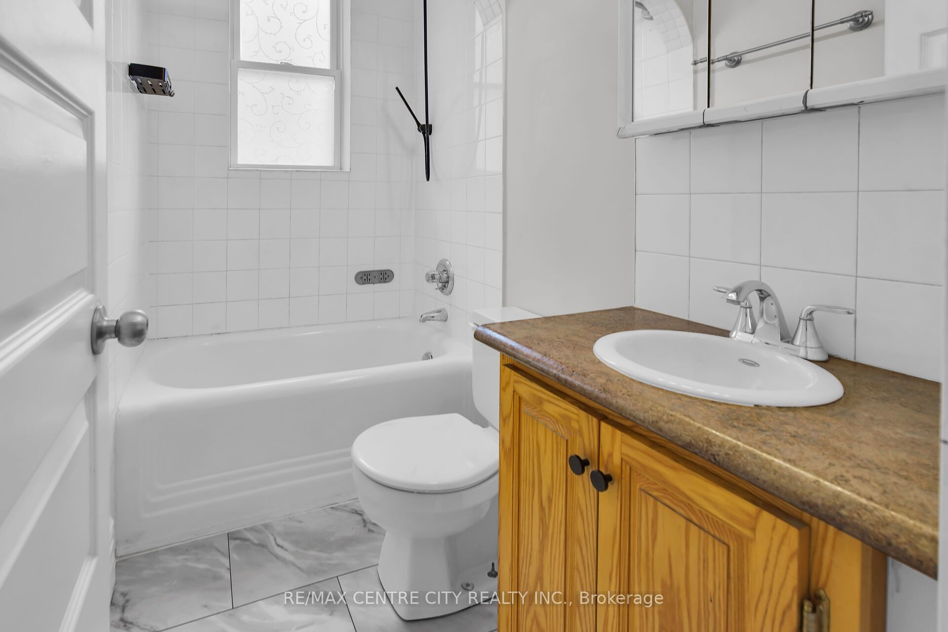 922 Queens Ave Property Photo 32