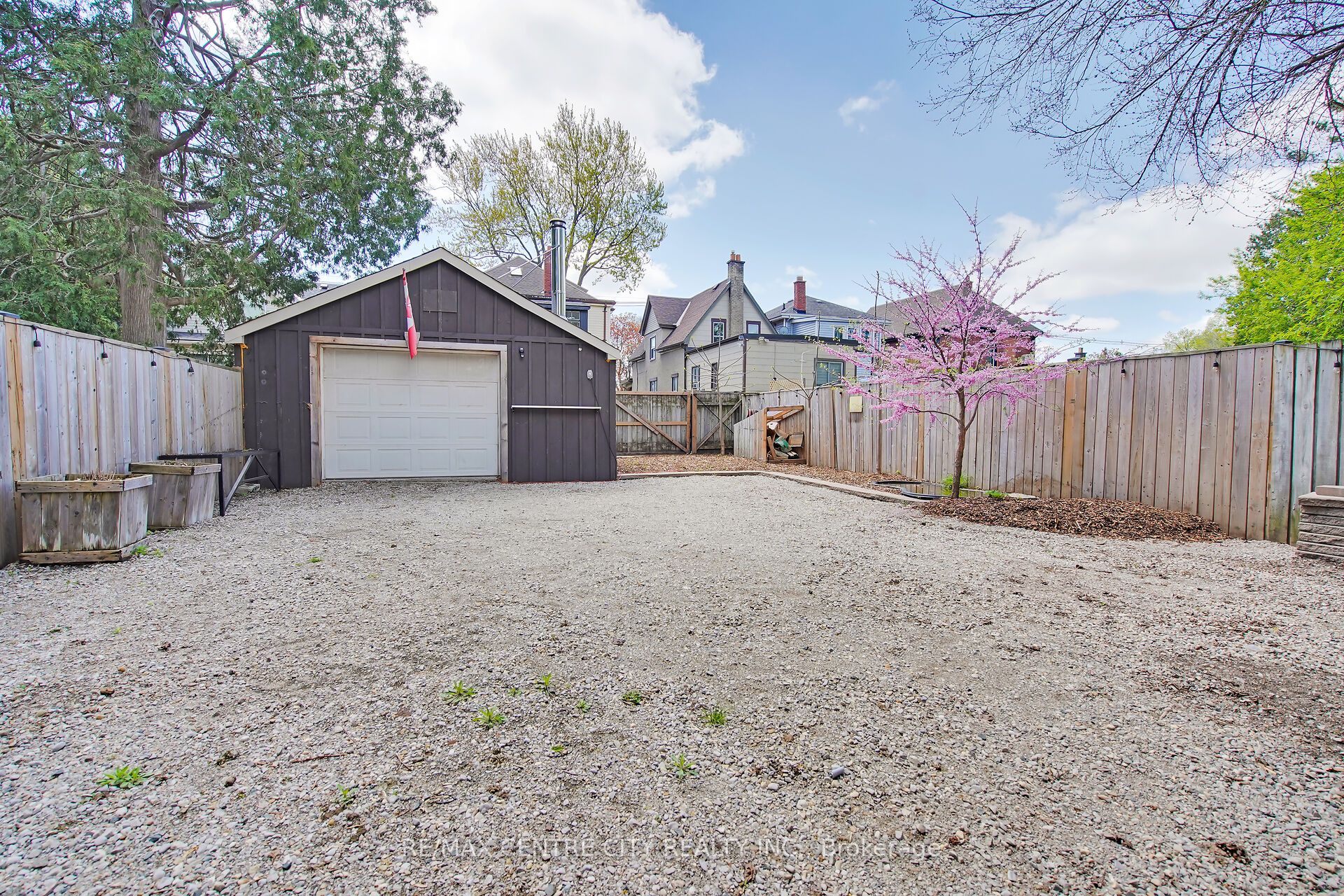 922 Queens Ave Property Photo 35