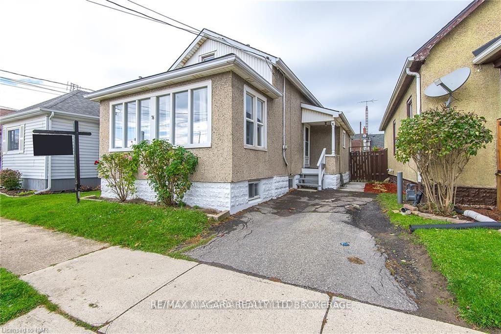 76 6th St Property Photo 1