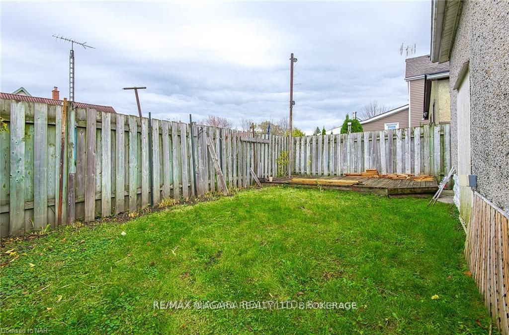 76 6th St Property Photo 5