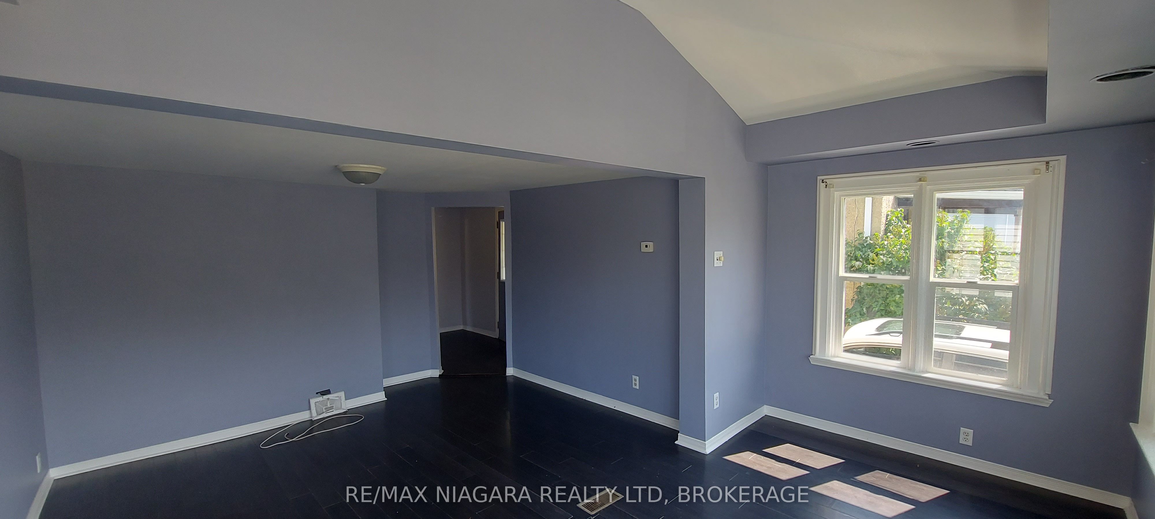 76 6th St Property Photo 10