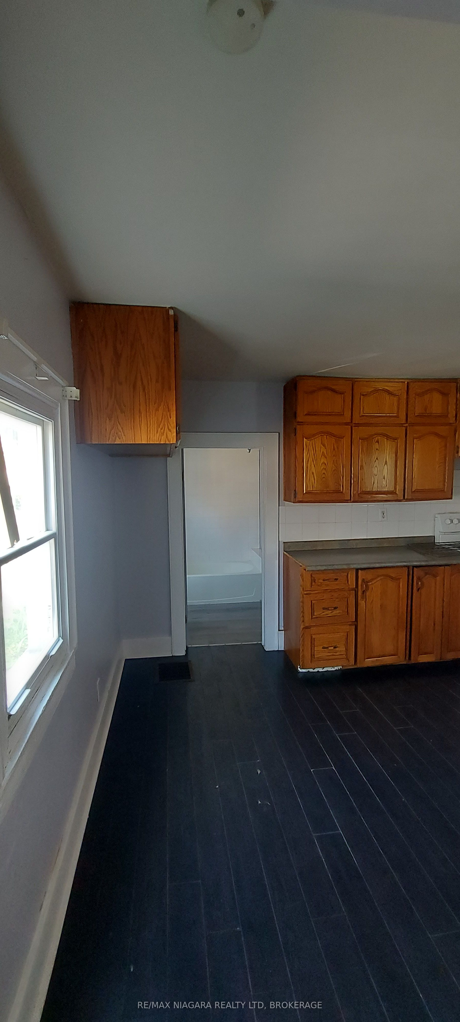 76 6th St Property Photo 16