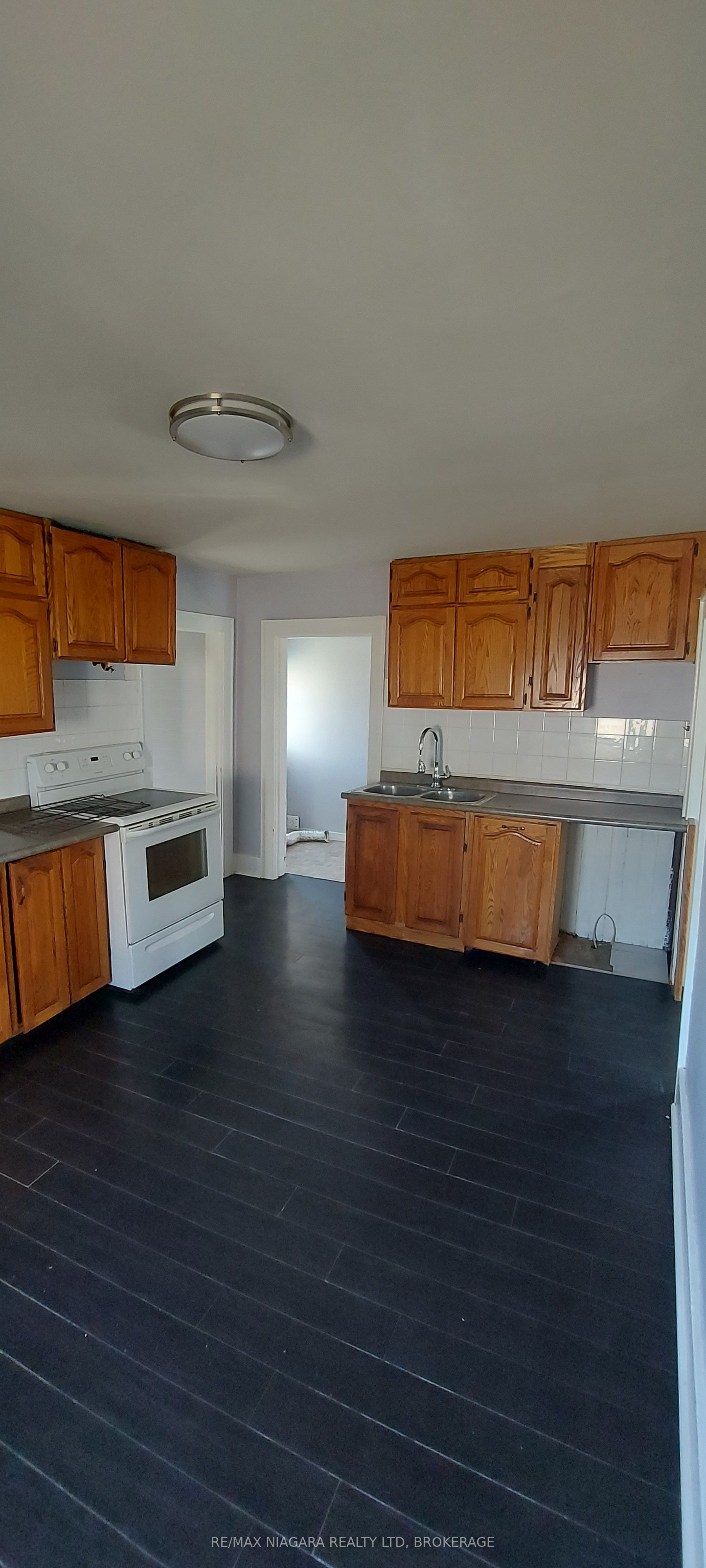 76 6th St Property Photo 17