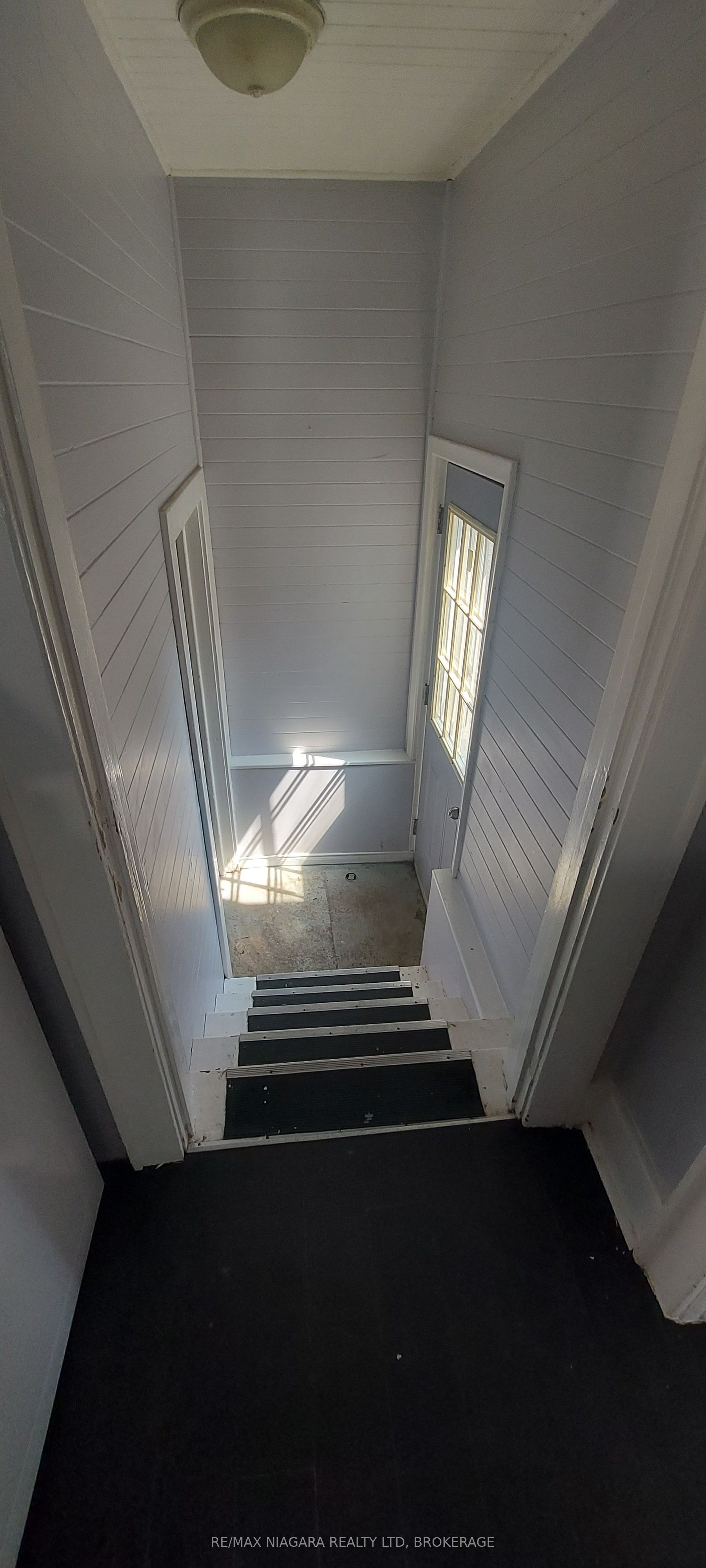 76 6th St Property Photo 25