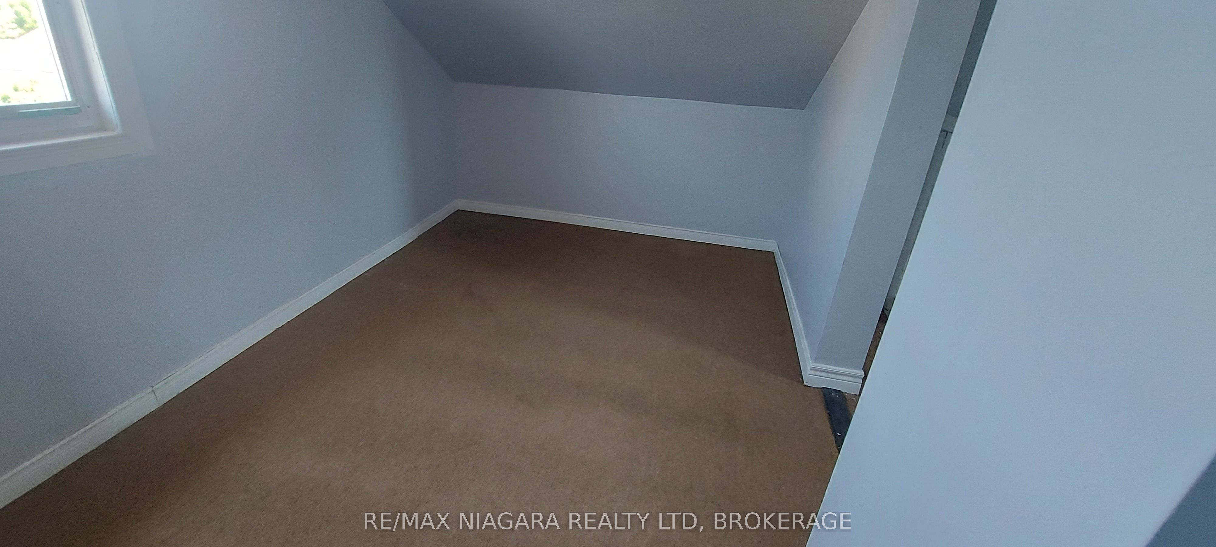 76 6th St Property Photo 33