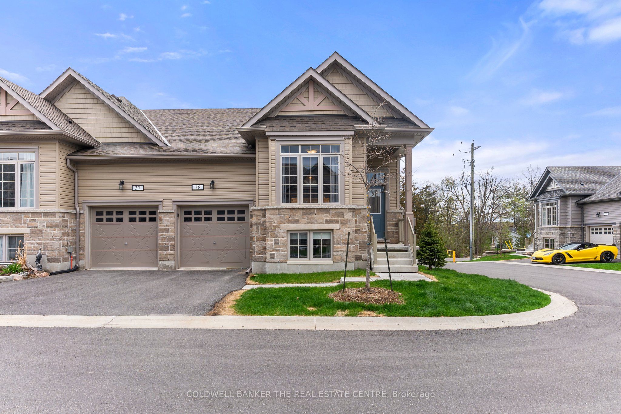 #38 - 17 Lakewood Crescent Property Photo 1