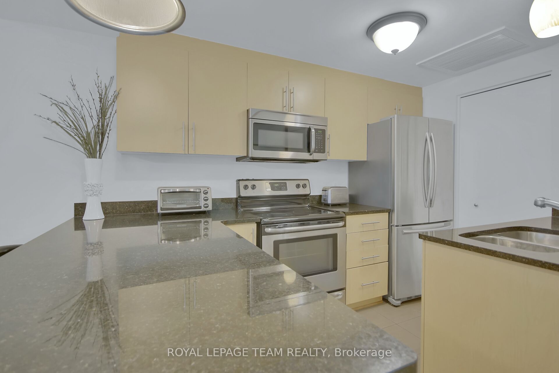 142 Daly Avenue 102 Property Photo 13