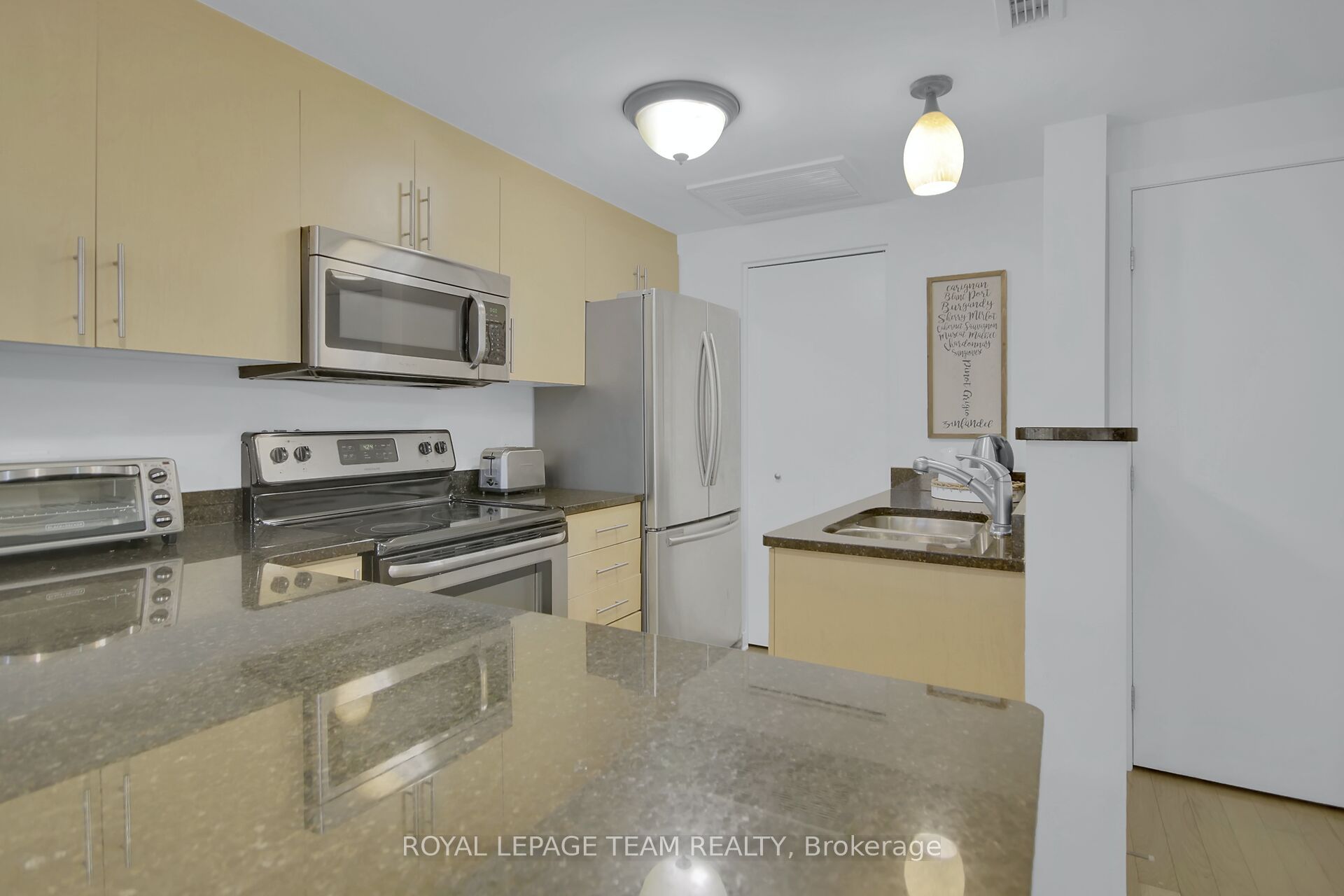 142 Daly Avenue 102 Property Photo 14