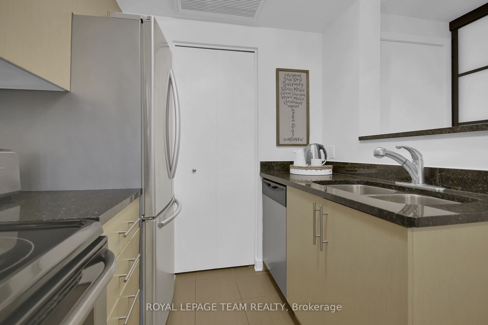 142 Daly Avenue 102 Property Photo 16