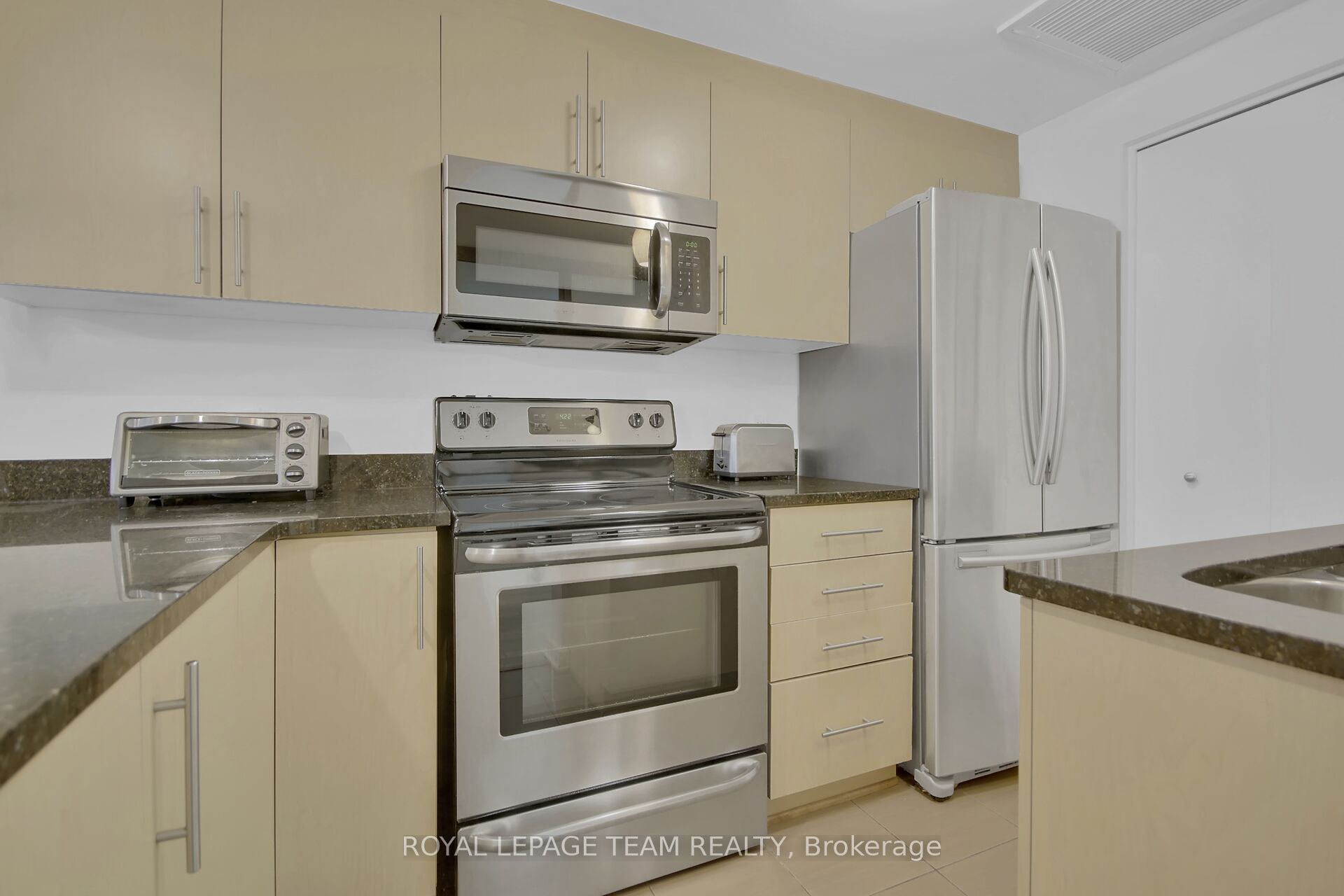 142 Daly Avenue 102 Property Photo 18