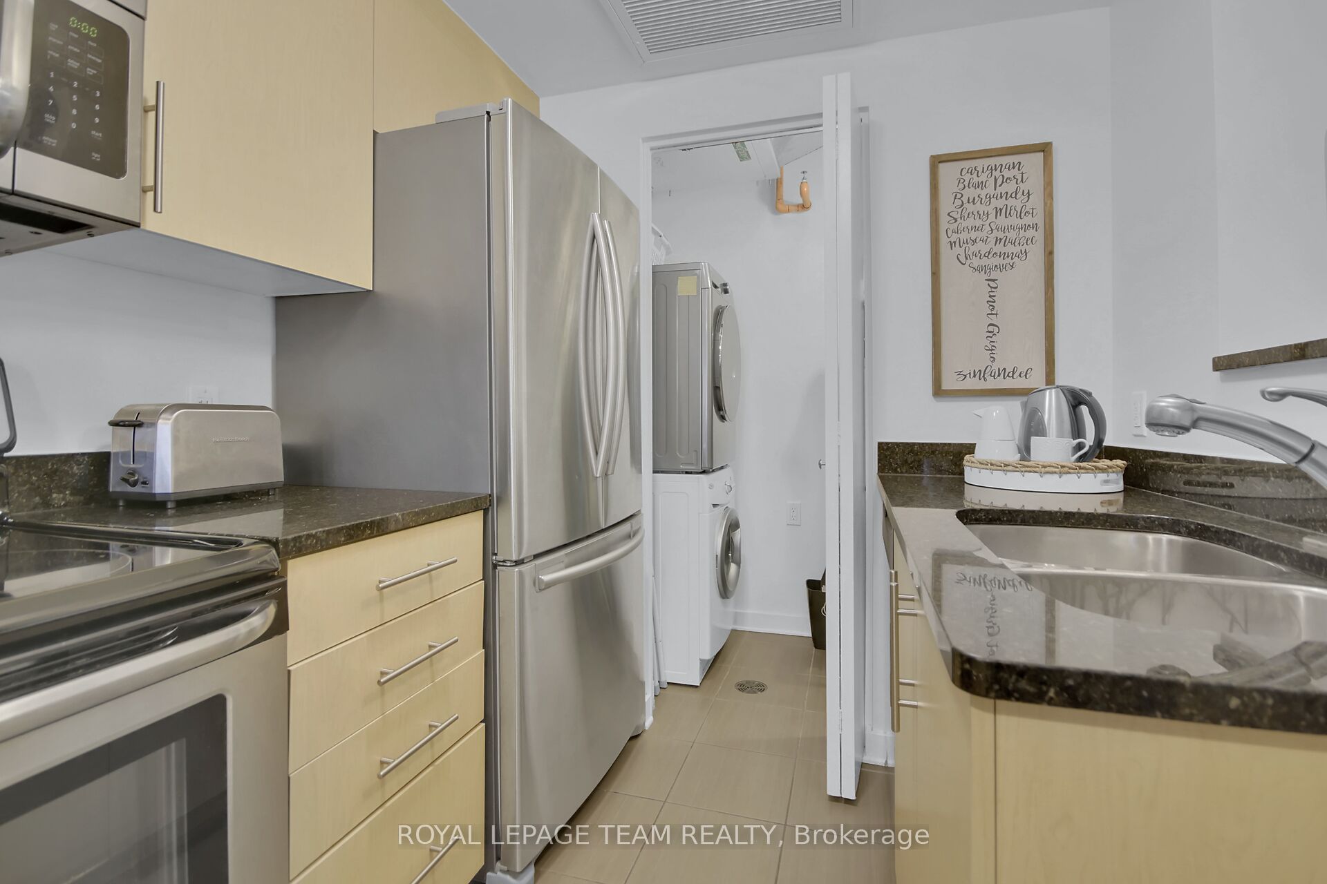 142 Daly Avenue 102 Property Photo 41