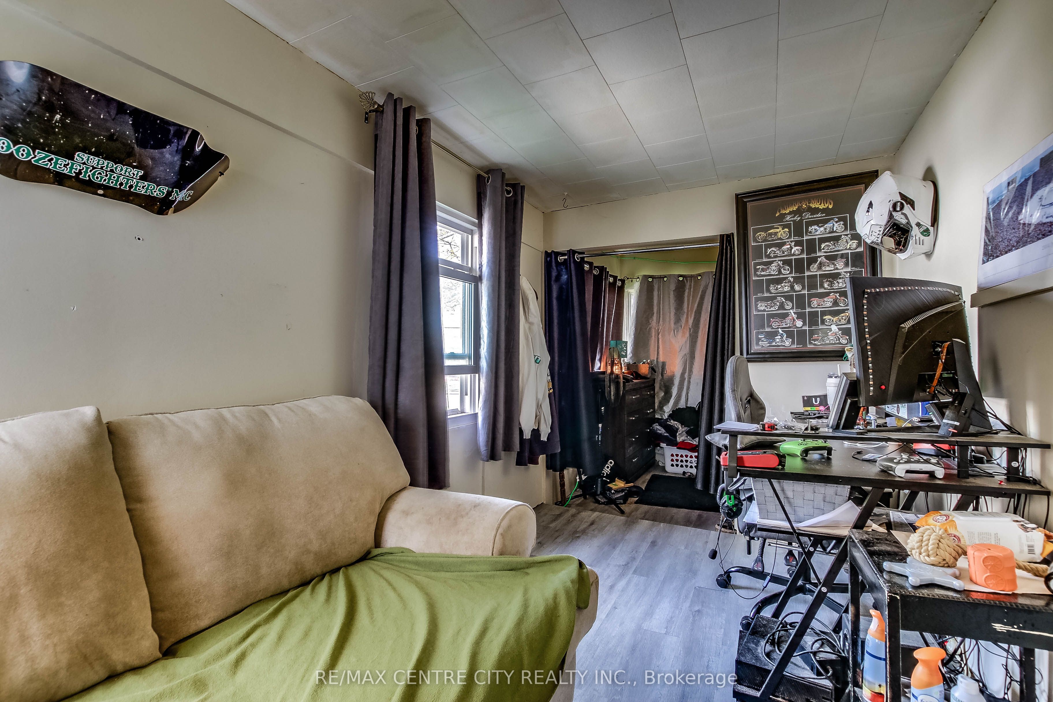 355 Warren Street Property Photo 8