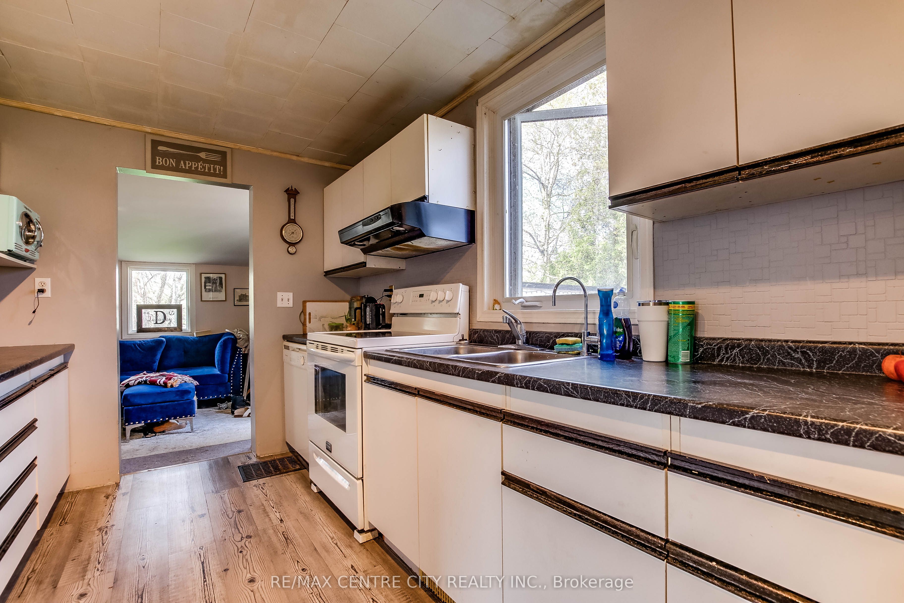 355 Warren Street Property Photo 12