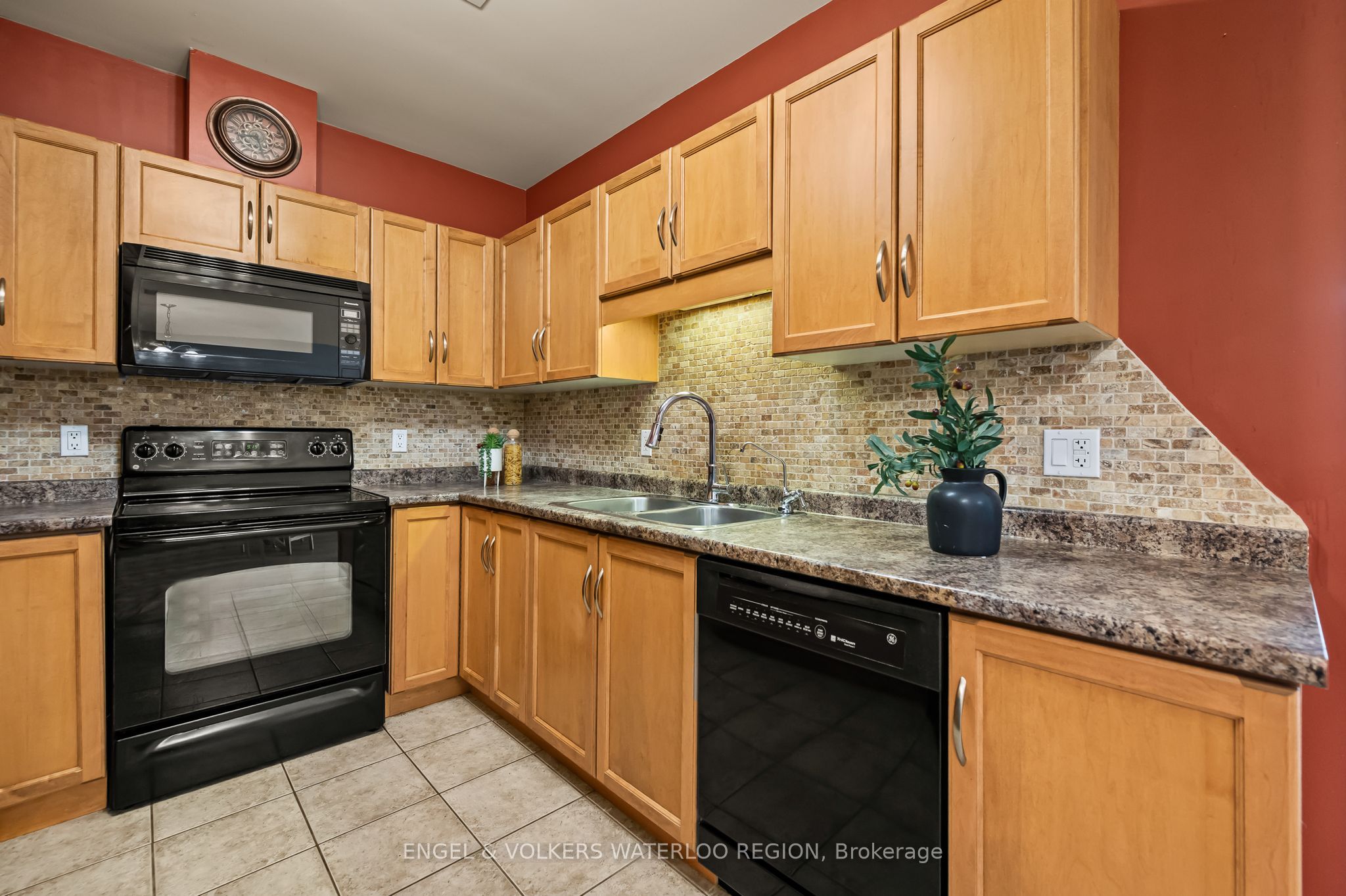 #212 - 165 Duke Street Property Photo 12