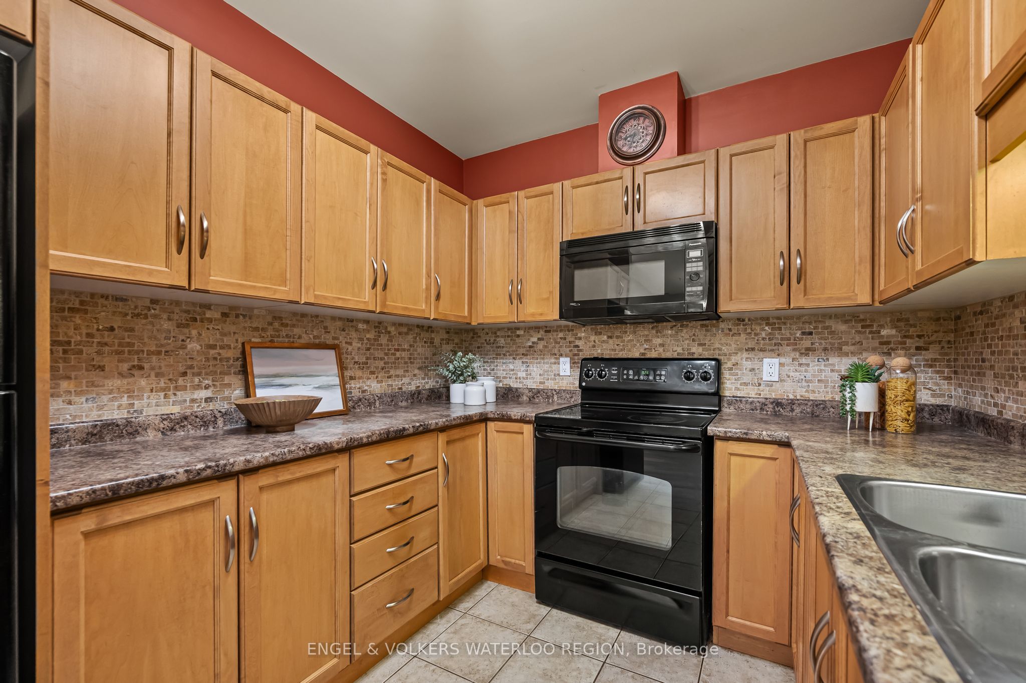 #212 - 165 Duke Street Property Photo 13
