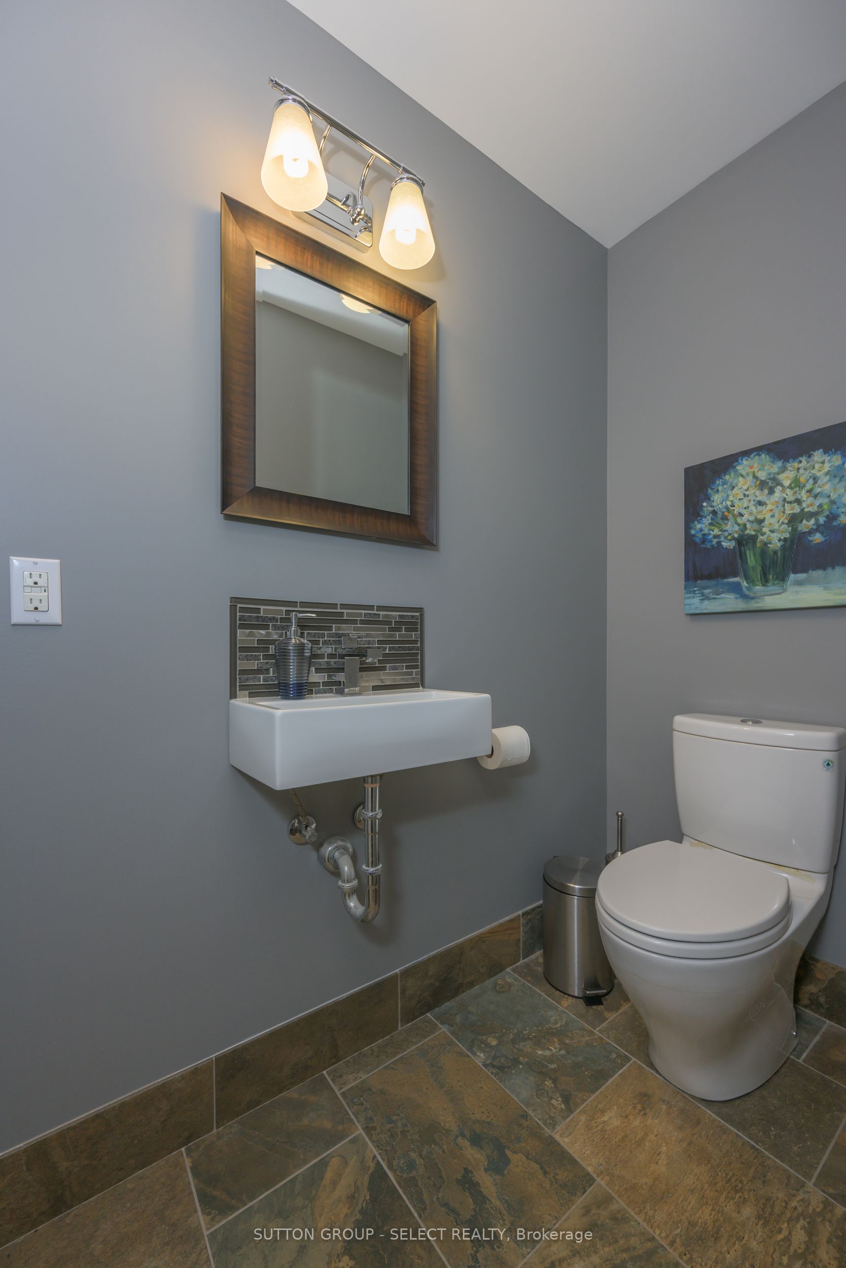 519 Oxford St E Property Photo 11