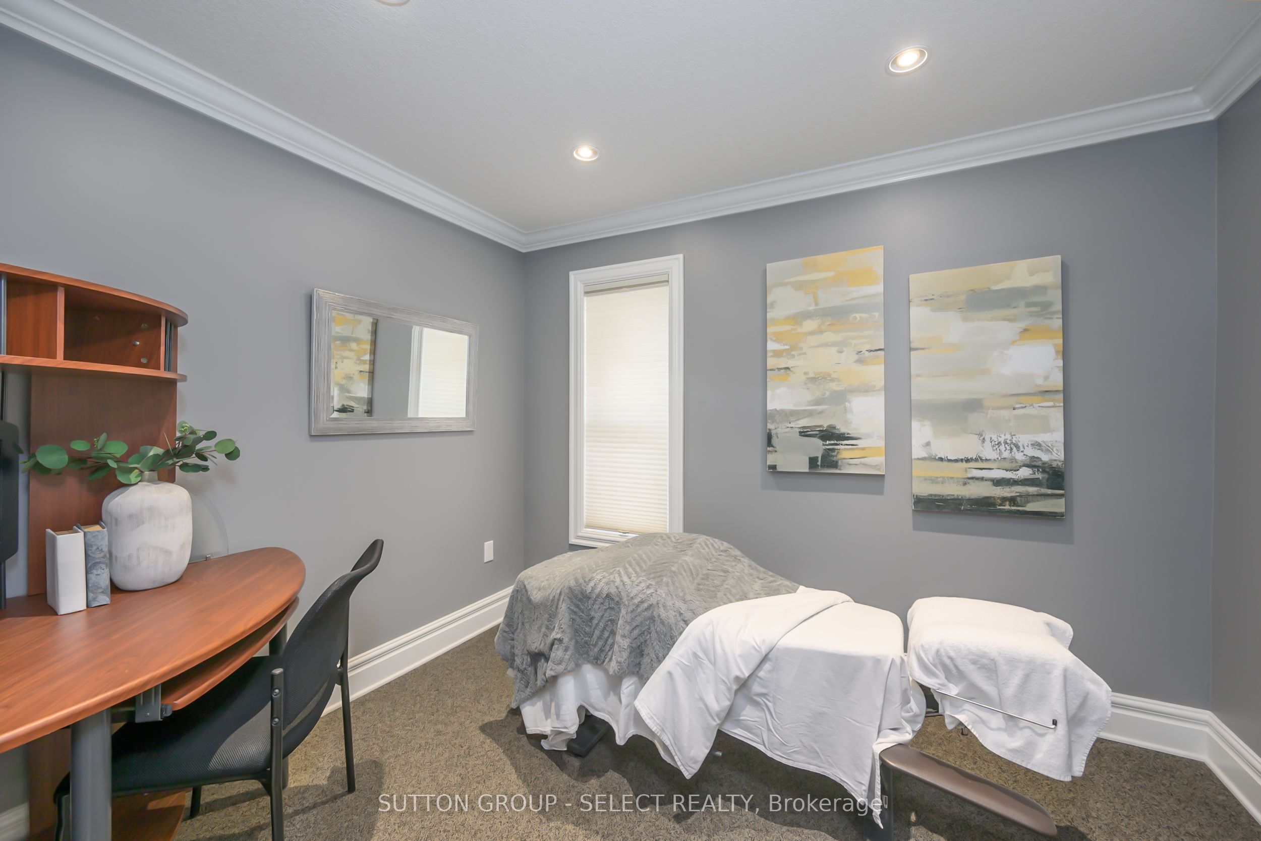 519 Oxford St E Property Photo 12