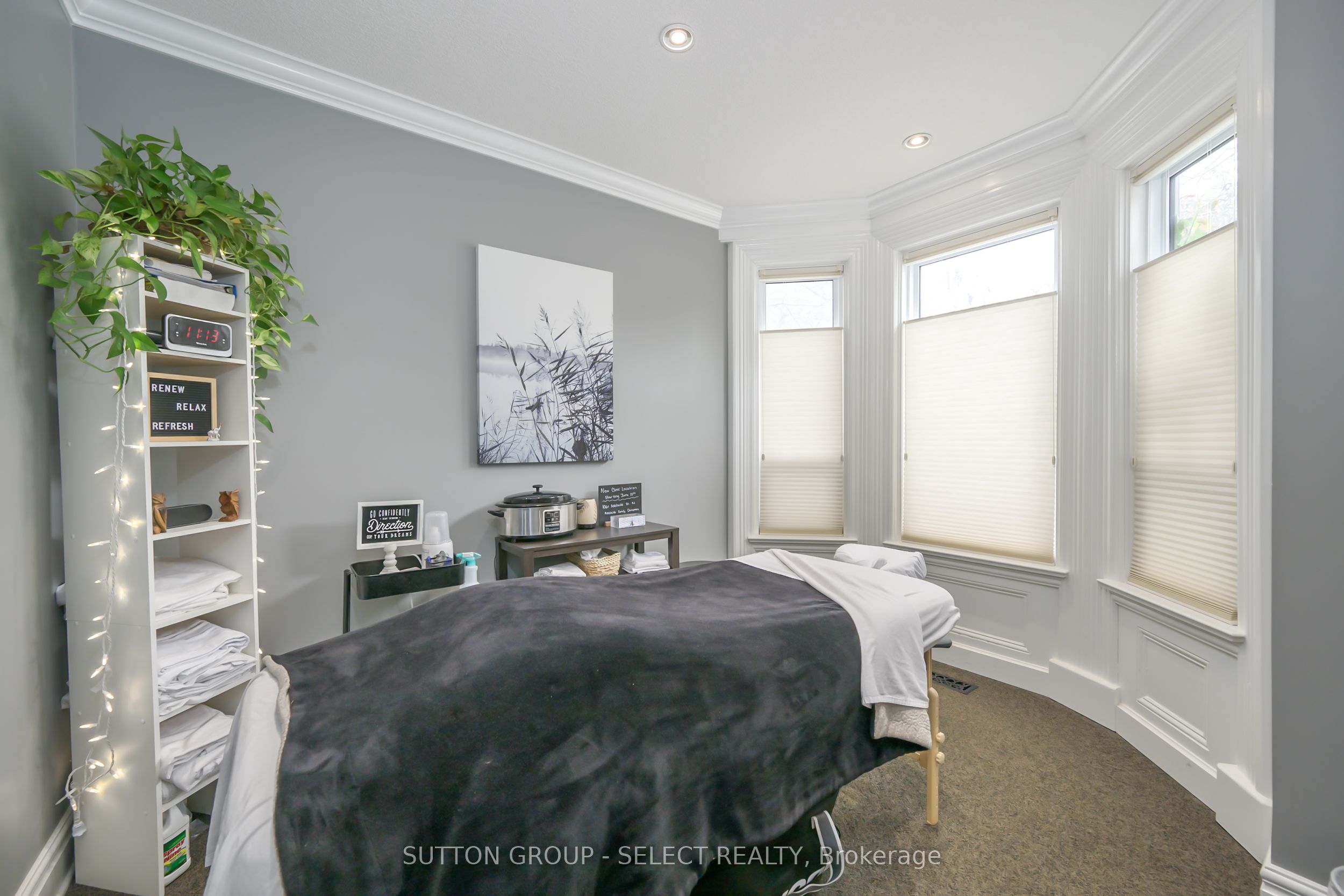 519 Oxford St E Property Photo 13