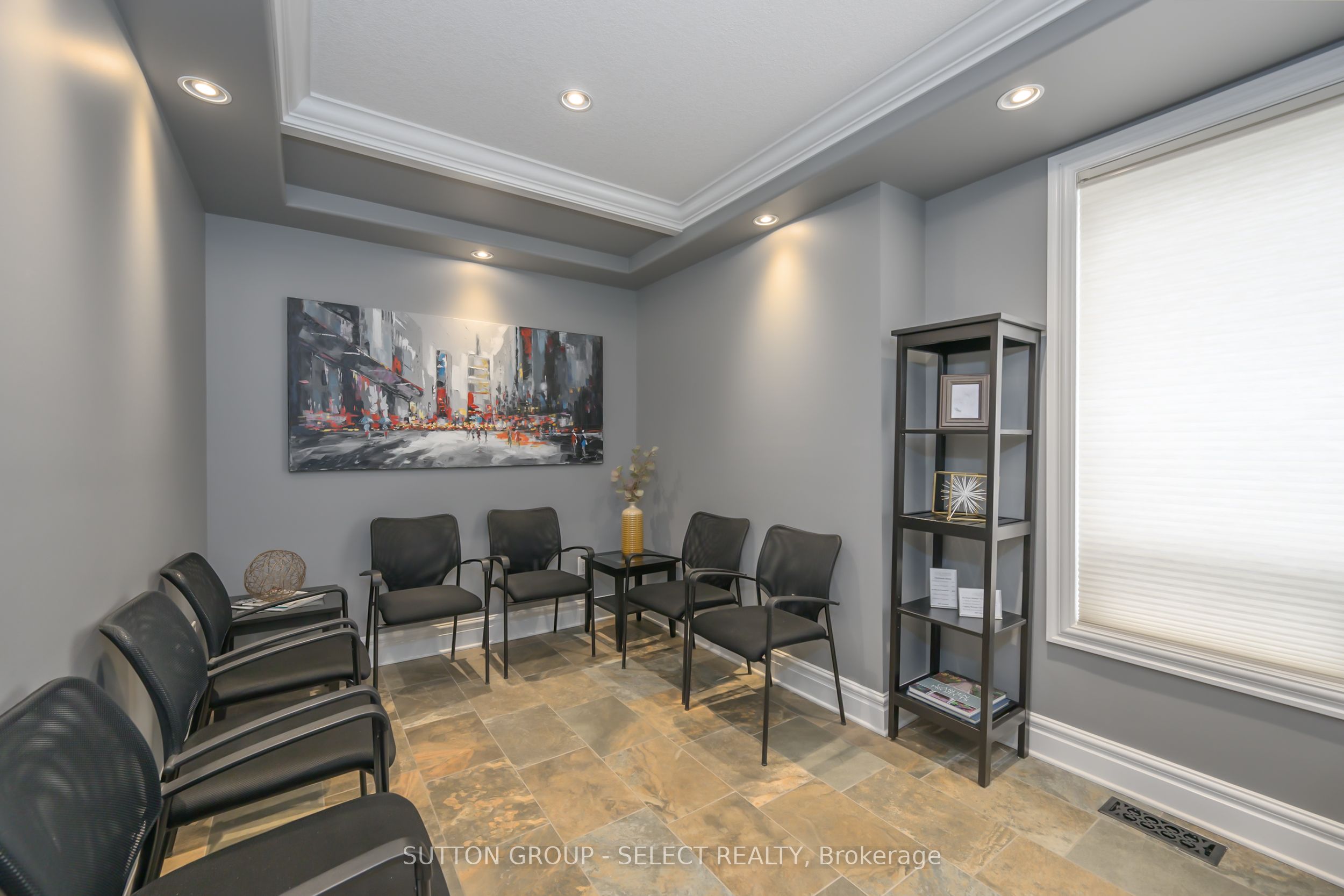 519 Oxford St E Property Photo 14