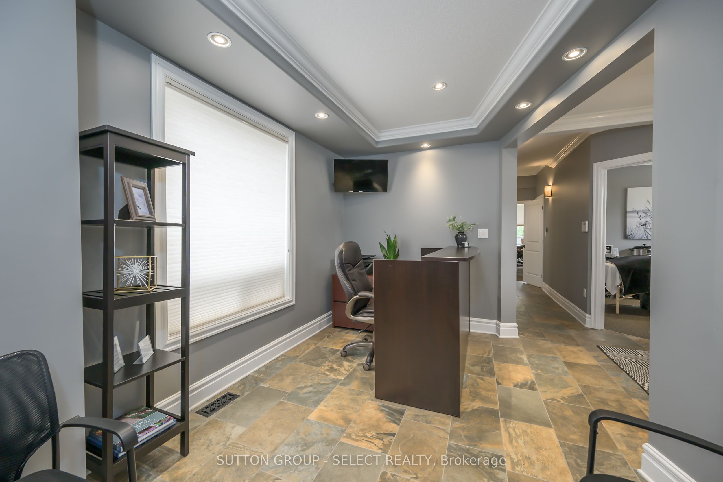 519 Oxford St E Property Photo 15