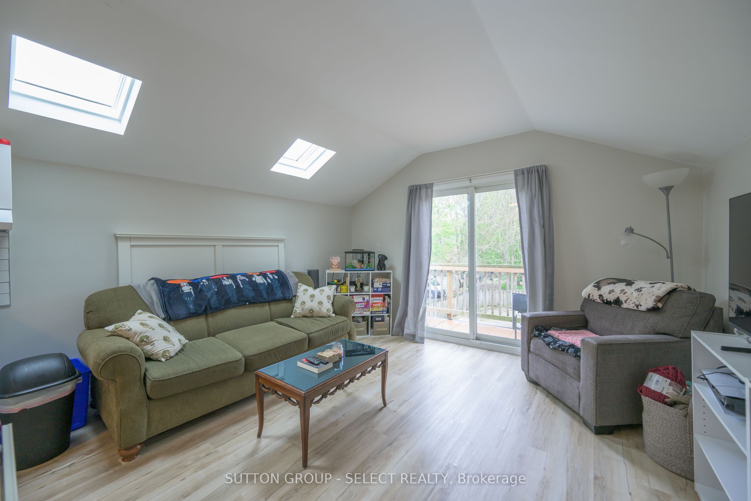 519 Oxford St E Property Photo 18