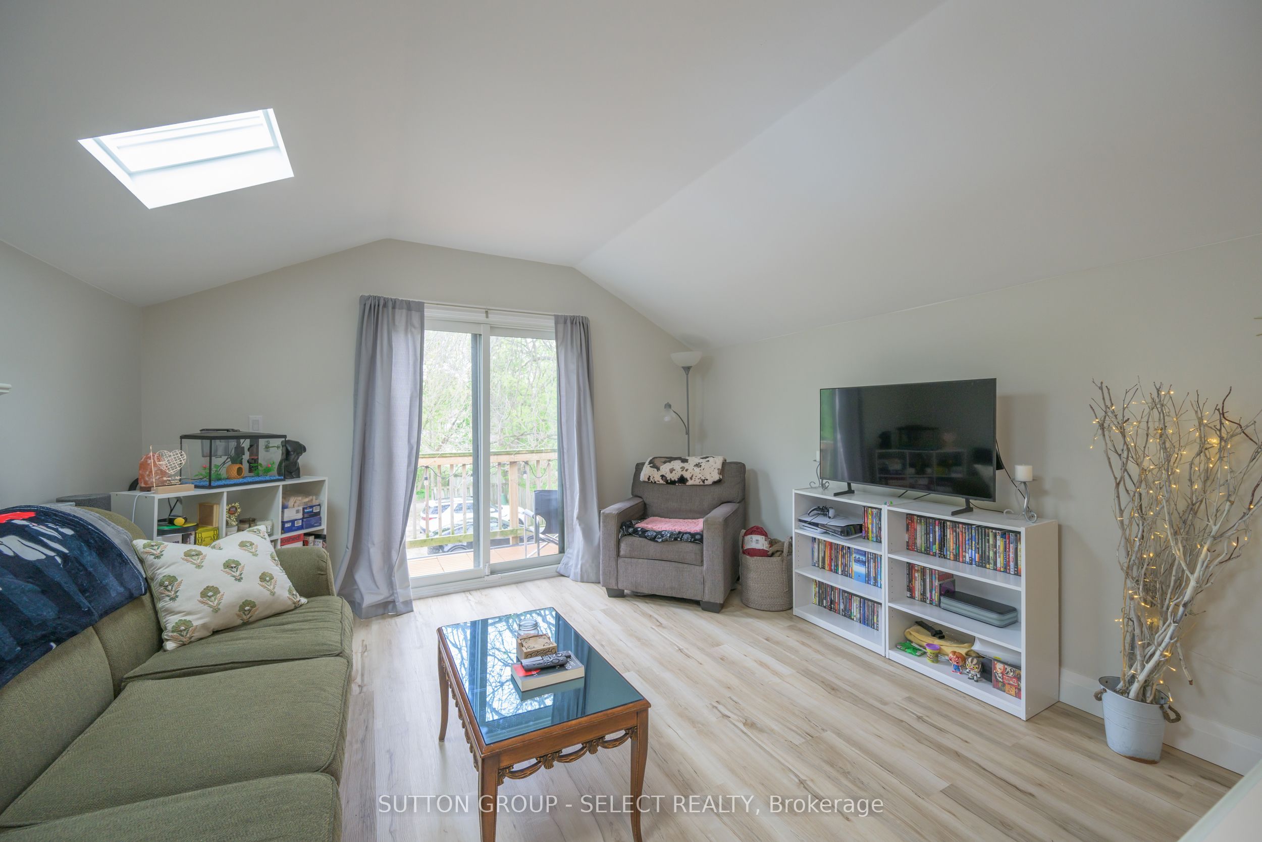 519 Oxford St E Property Photo 19