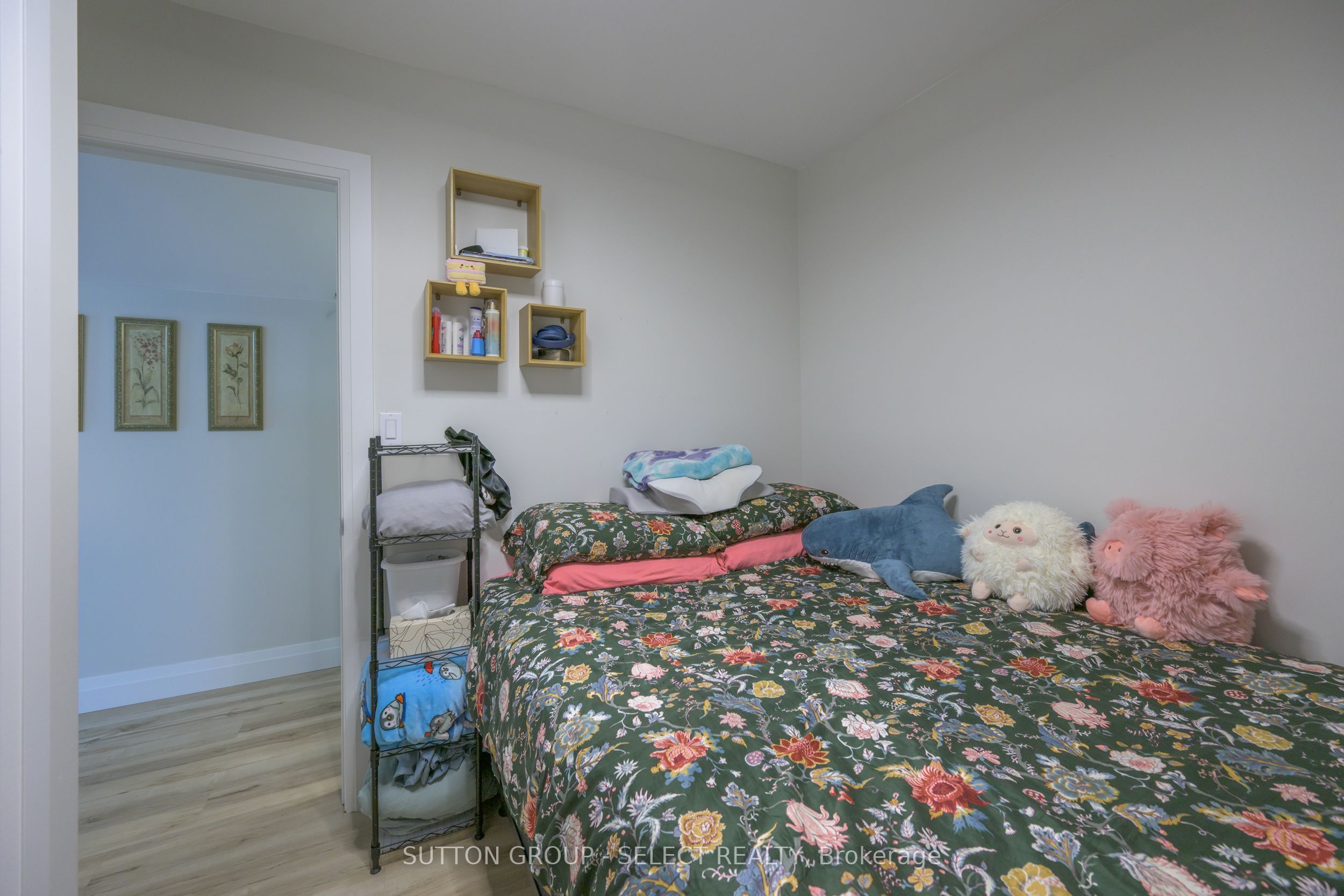 519 Oxford St E Property Photo 22