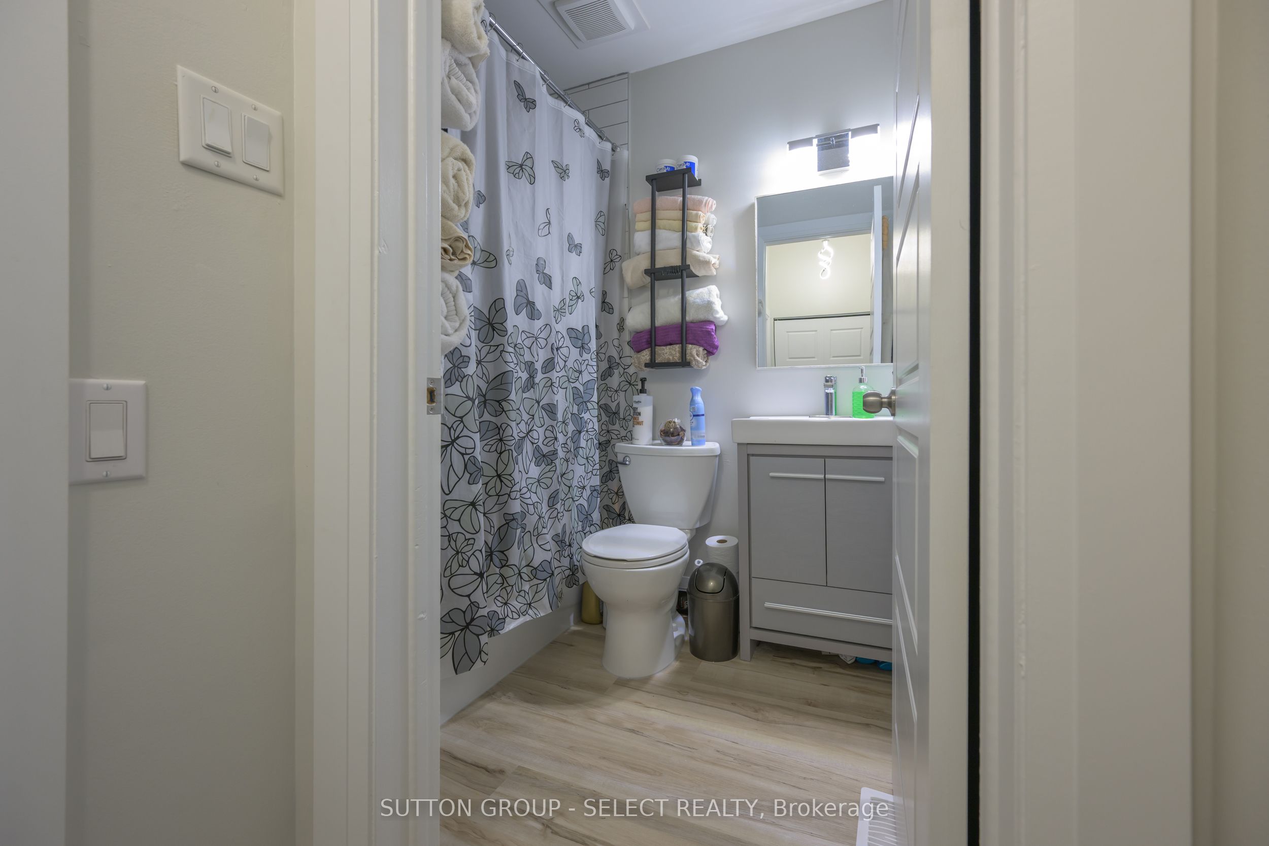 519 Oxford St E Property Photo 23