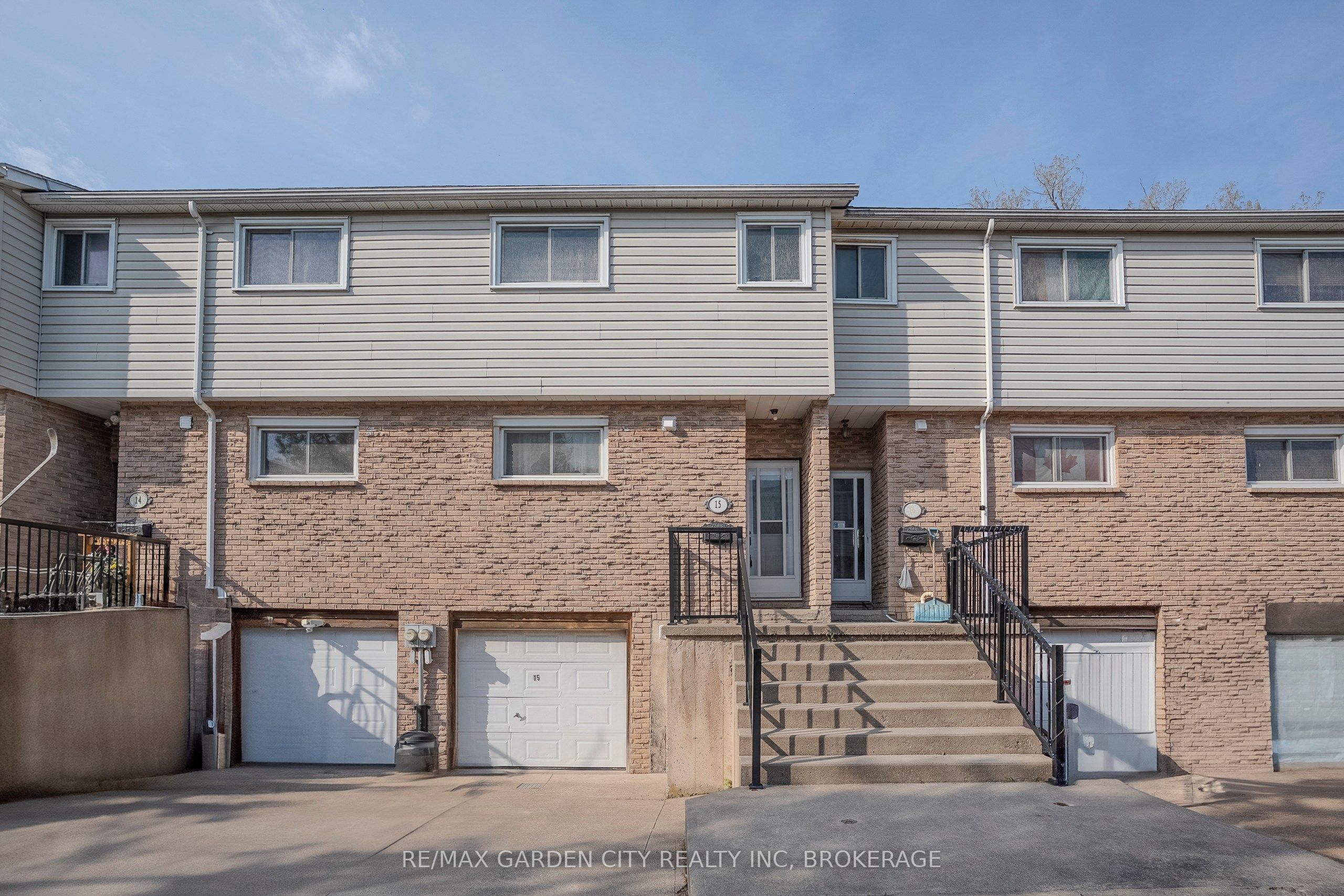#15 - 149 St. Catharines Street Property Photo 1