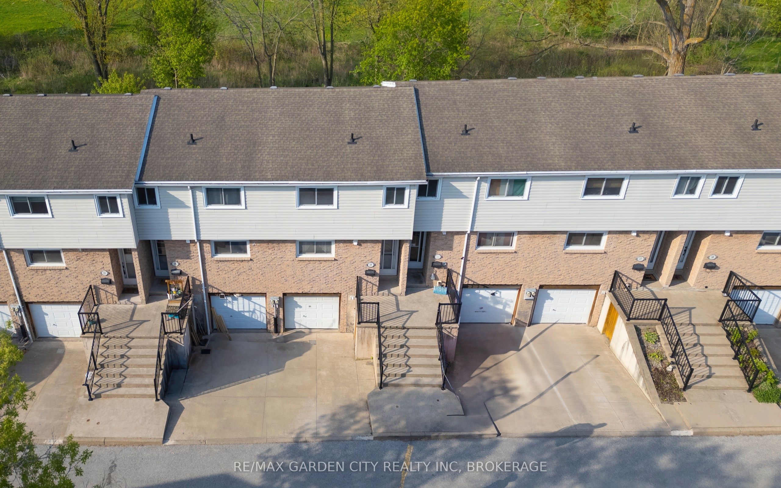 149 St. Catharines Street 15 Property Photo 3