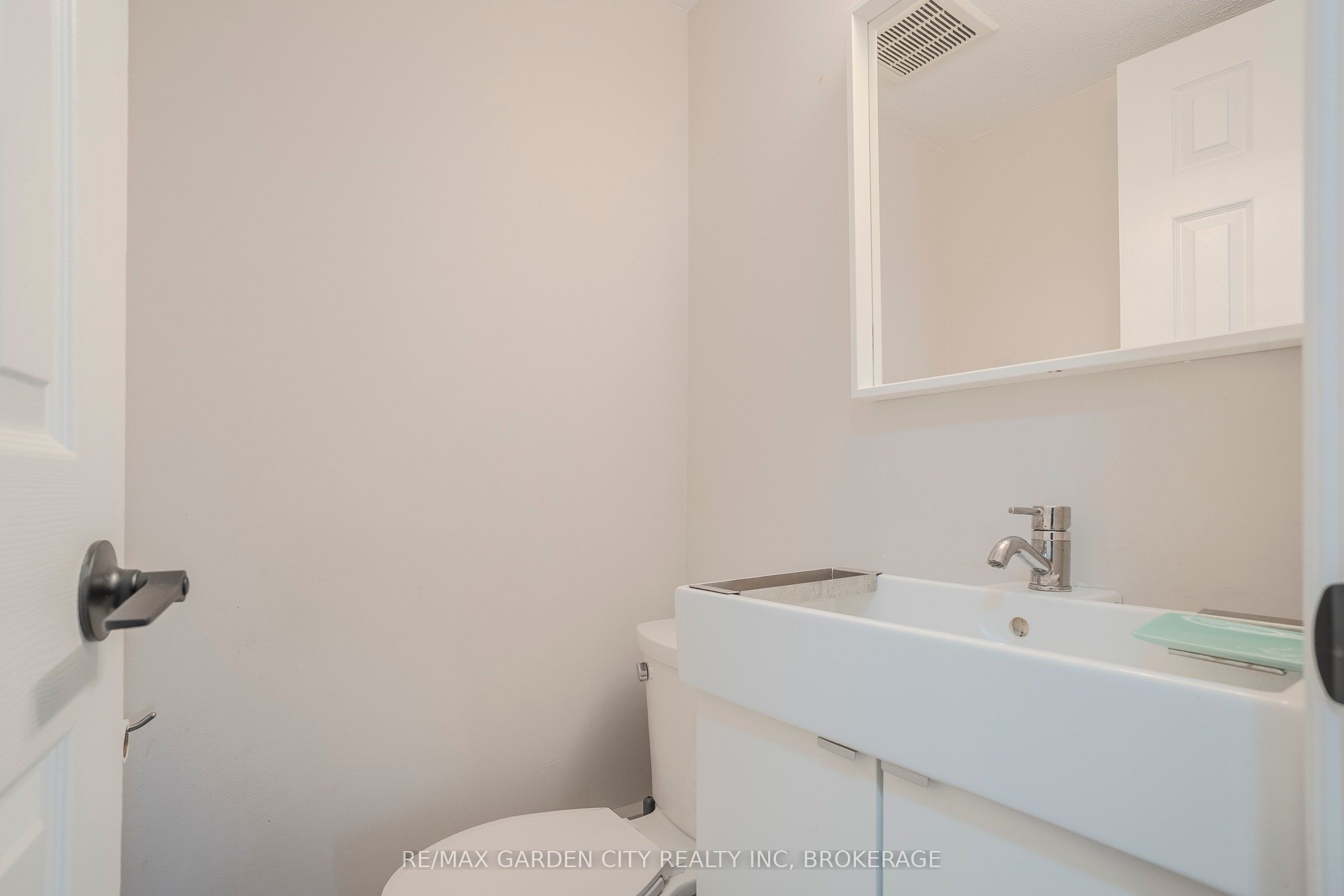 149 St. Catharines Street 15 Property Photo 9