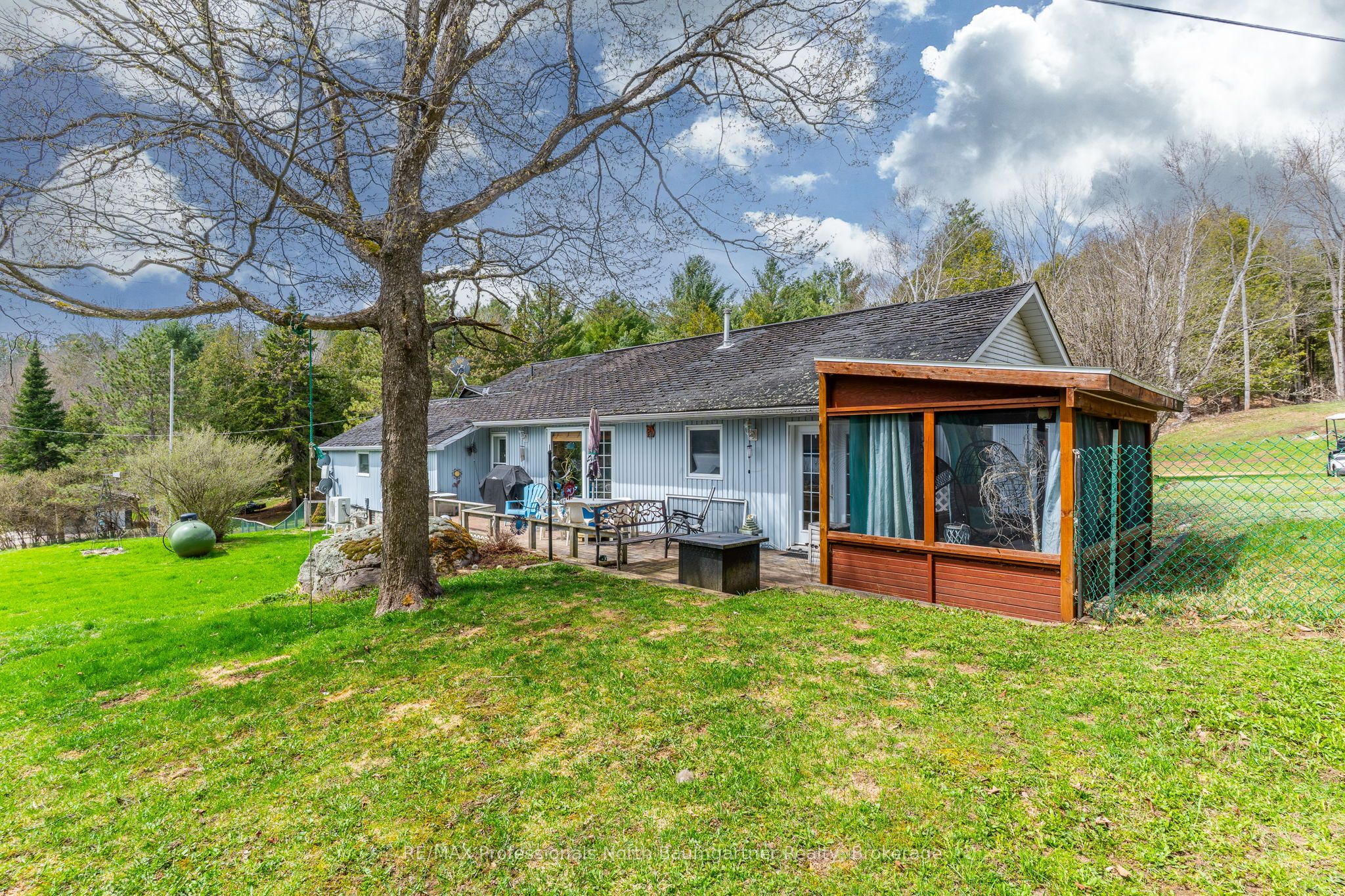 1093 Reynolds Rd Property Photo