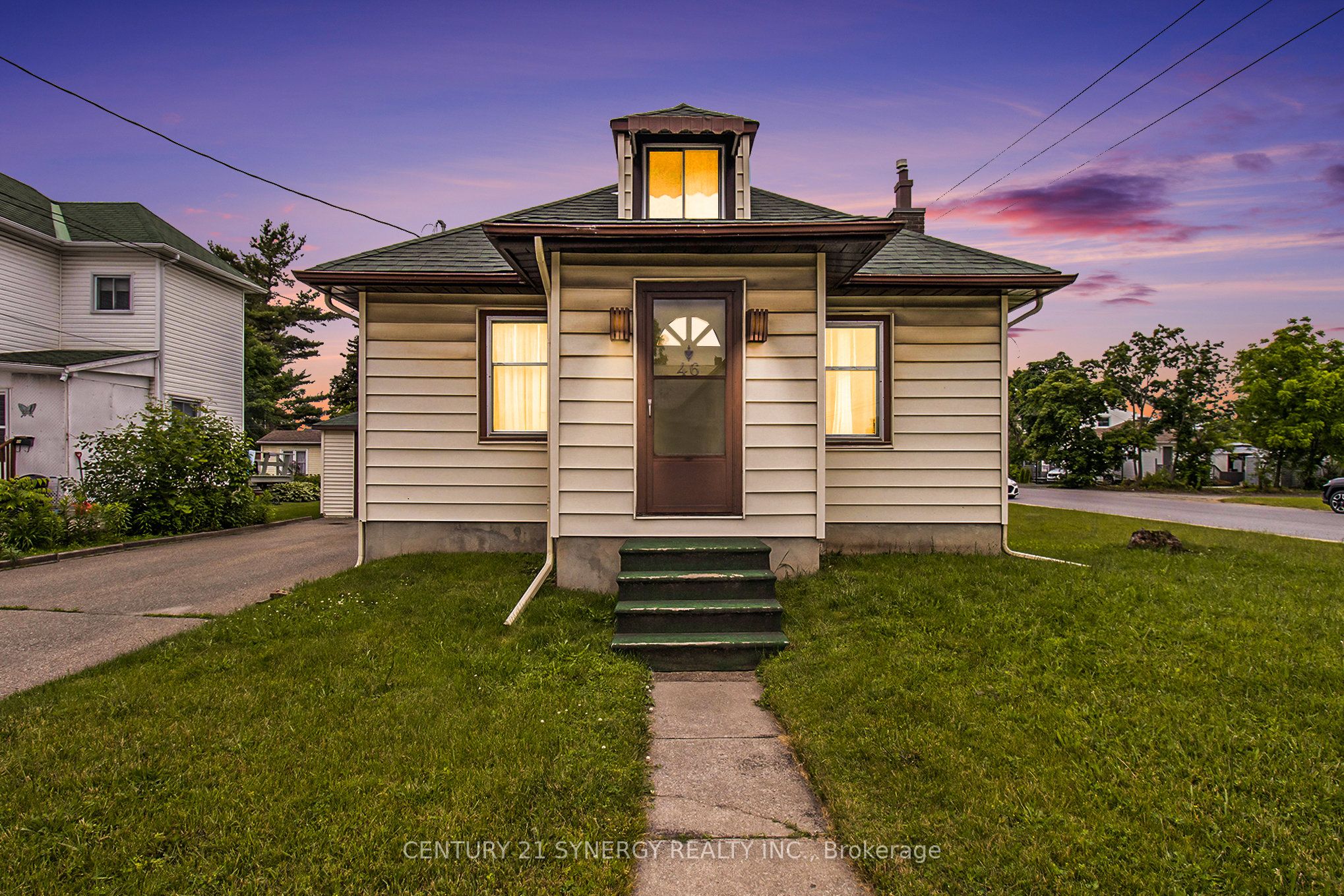 46 Cornelia St E Property Photo