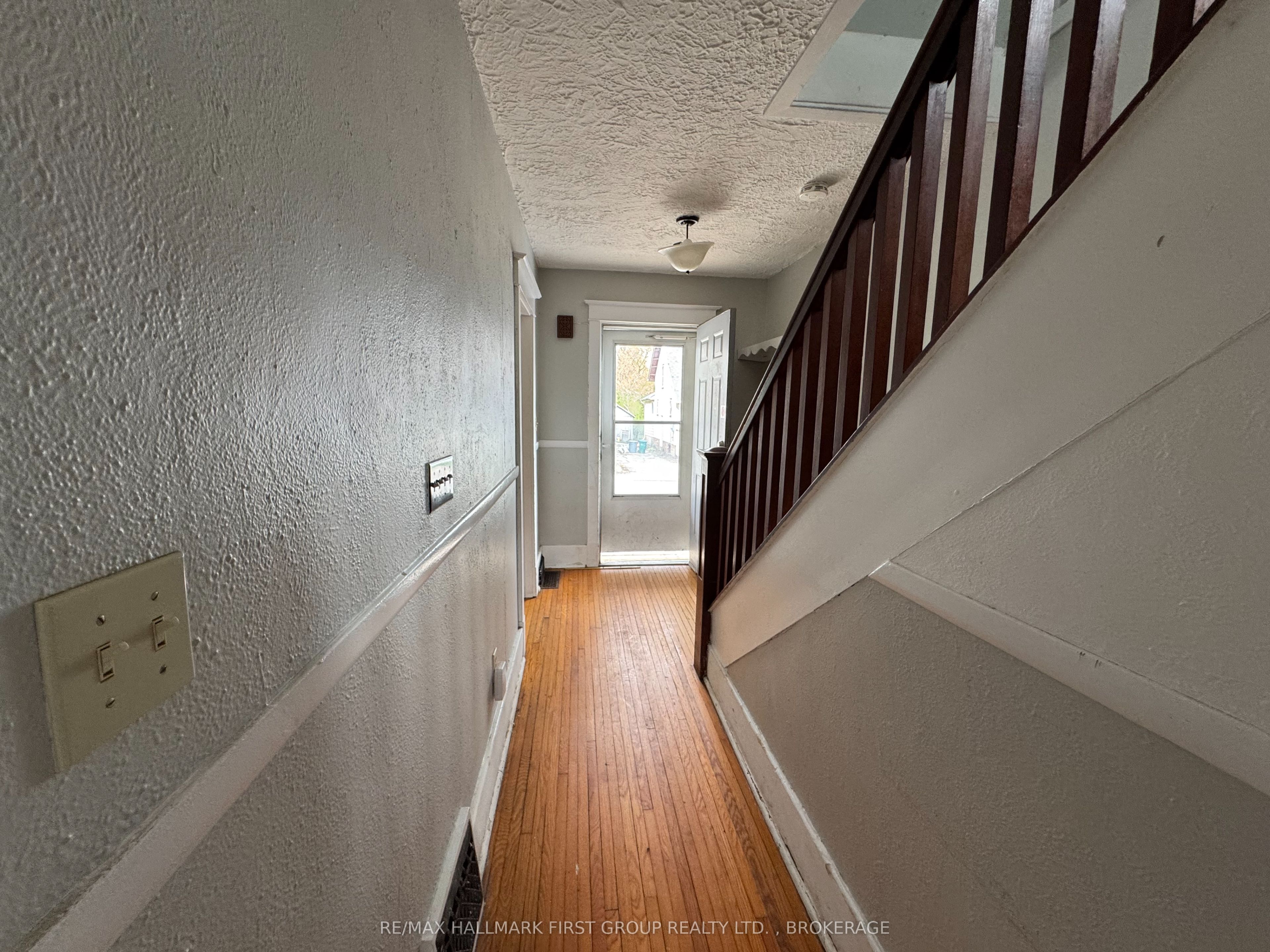 516 Victoria St Property Photo 3