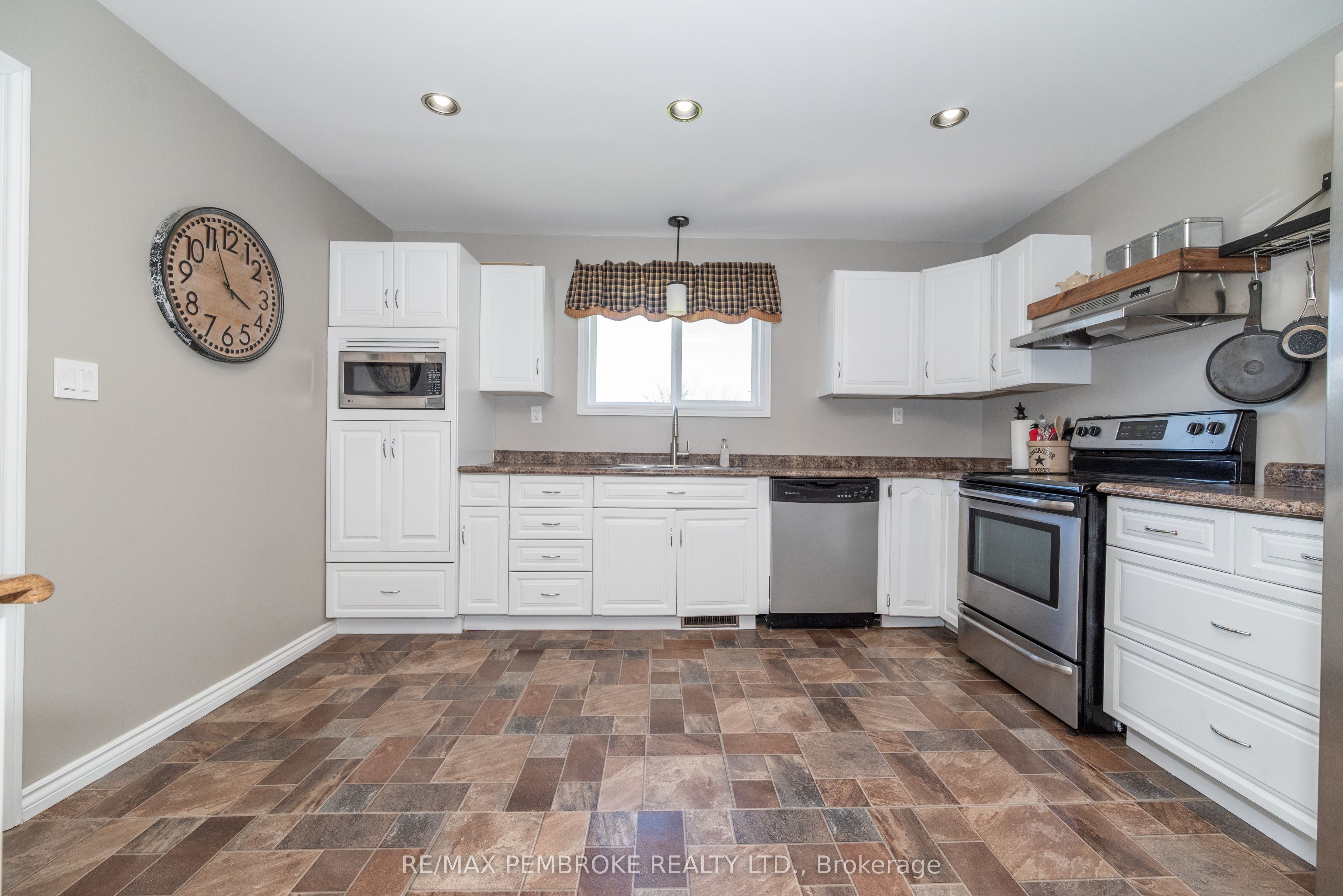 38512 Highway 41 Highway Property Photo 12