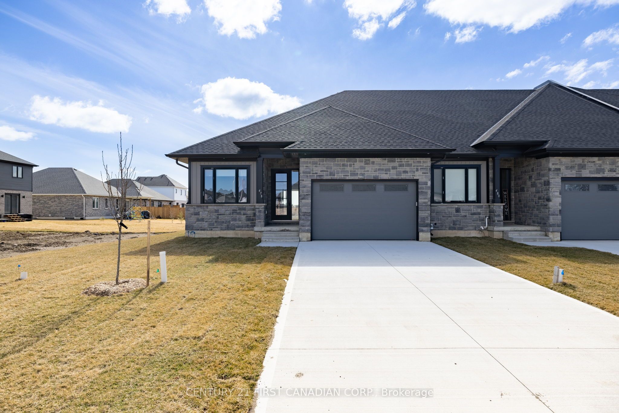 #5 - 32 Postma Crescent Property Photo 1