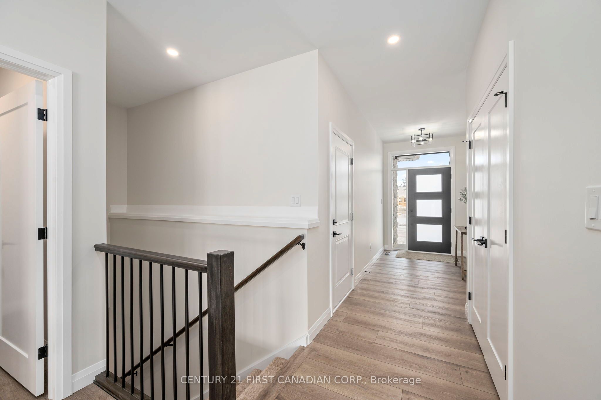 #5 - 32 Postma Crescent Property Photo 3