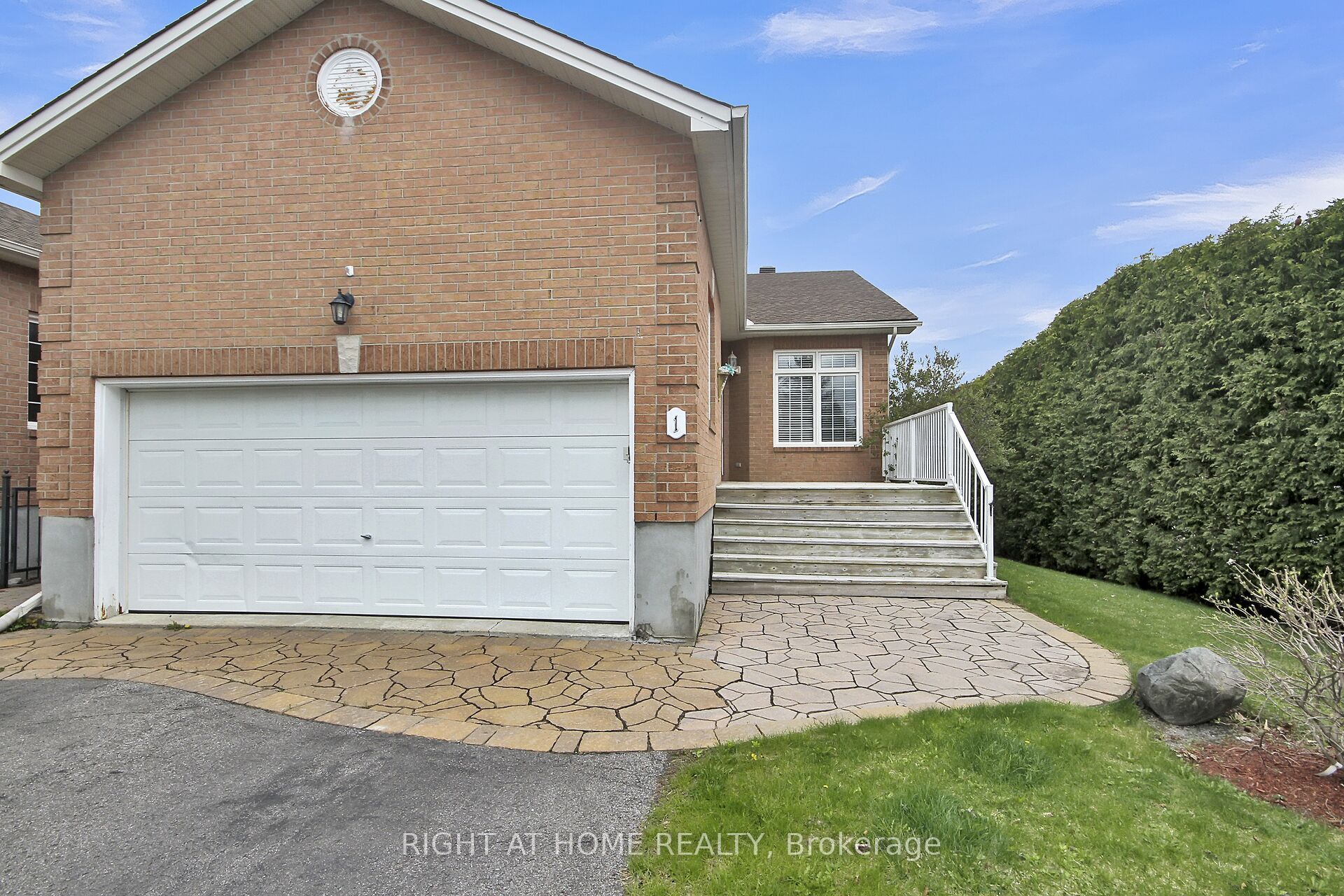 1 Eileen Crescent Property Photo 1