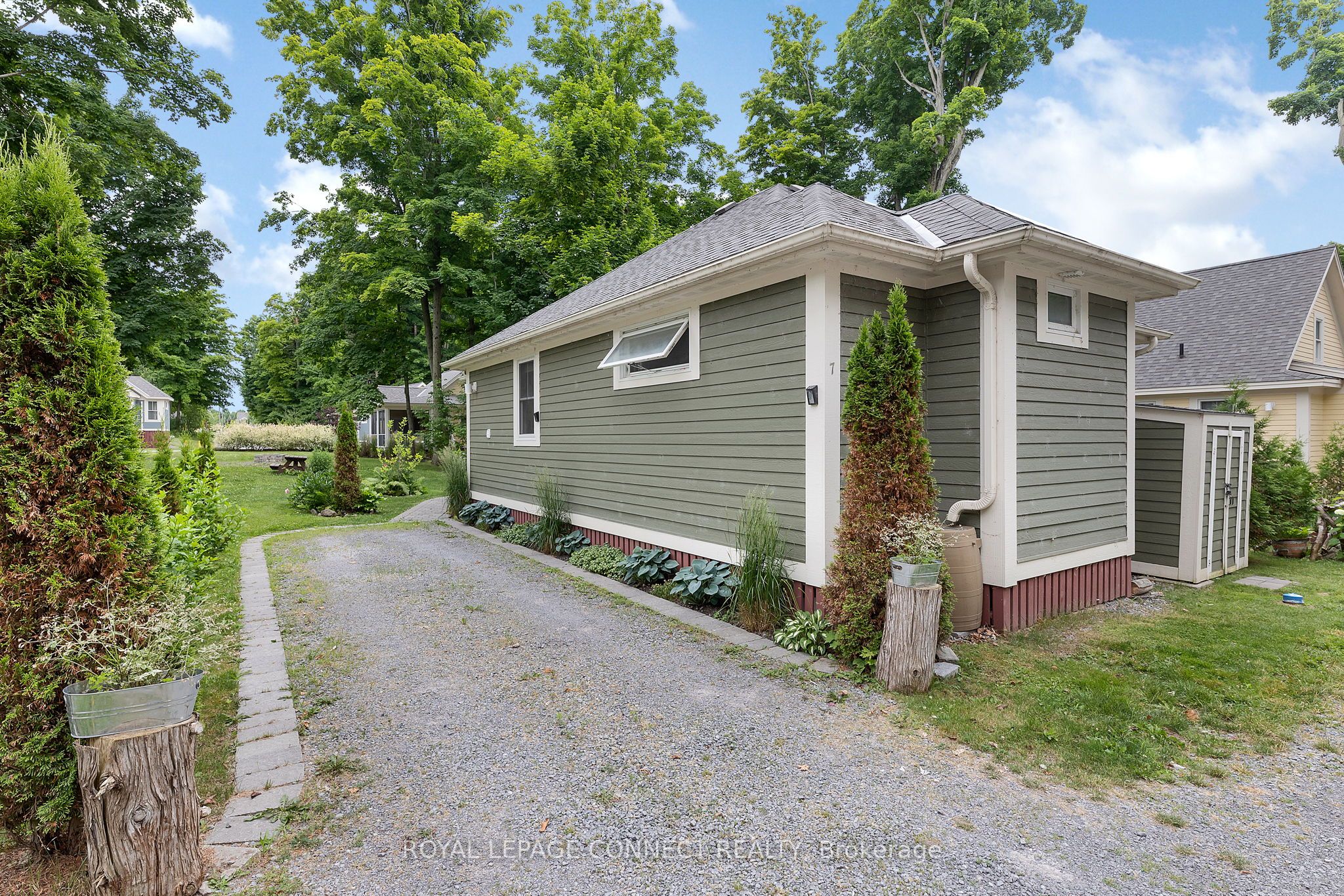#217 - 7 Hollow Lane Property Photo 6