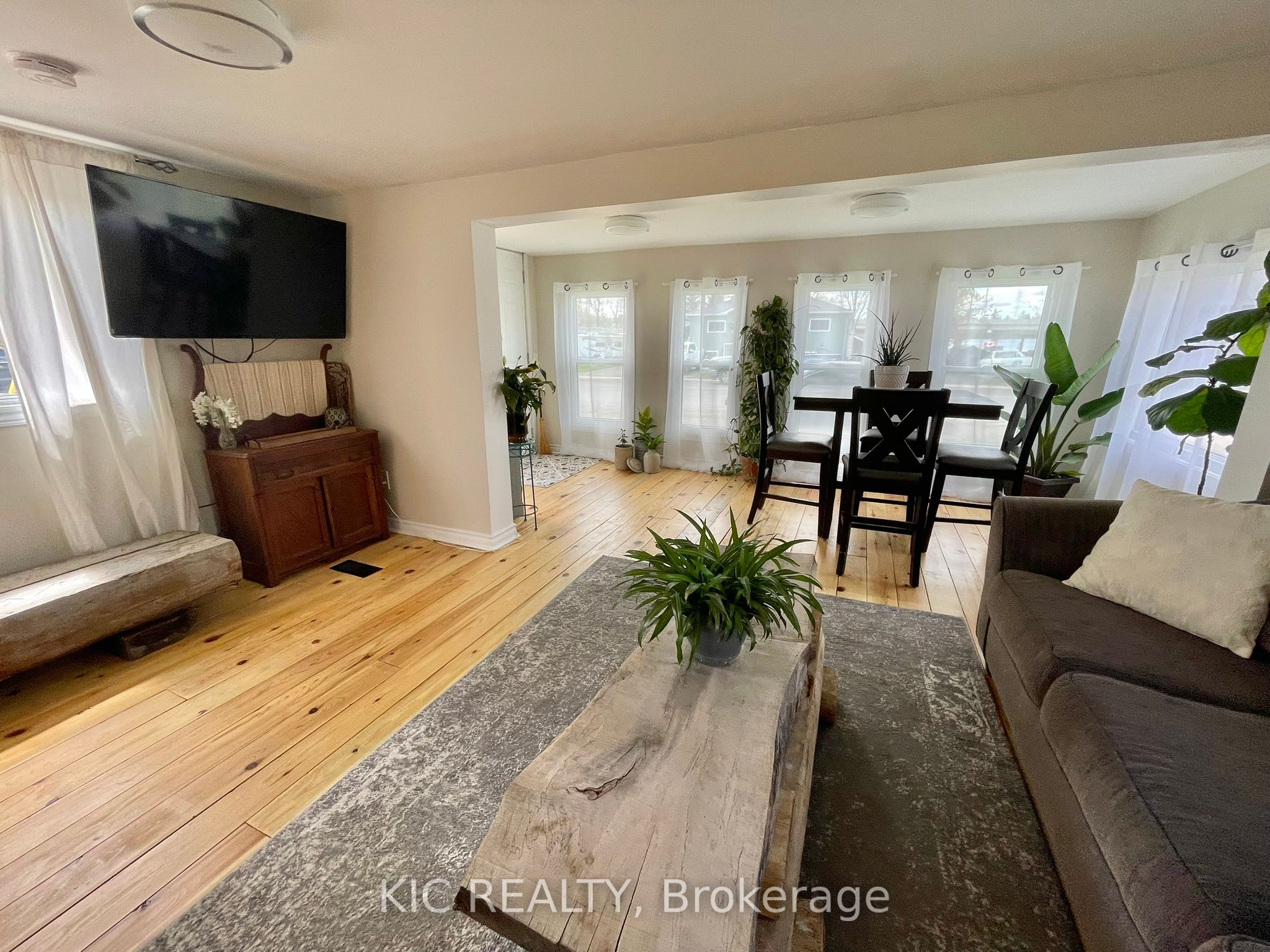 668 Church Street Property Photo 9
